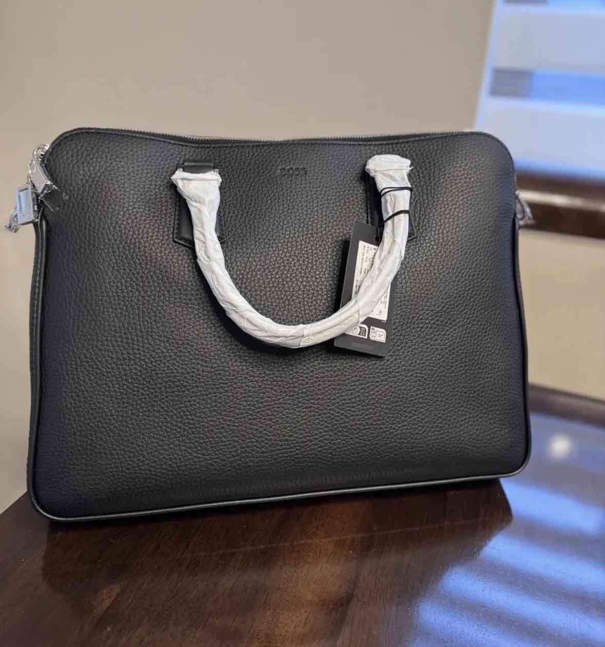 Bolso Hugo Boss 100% cuero NUEVO - miniatura 2