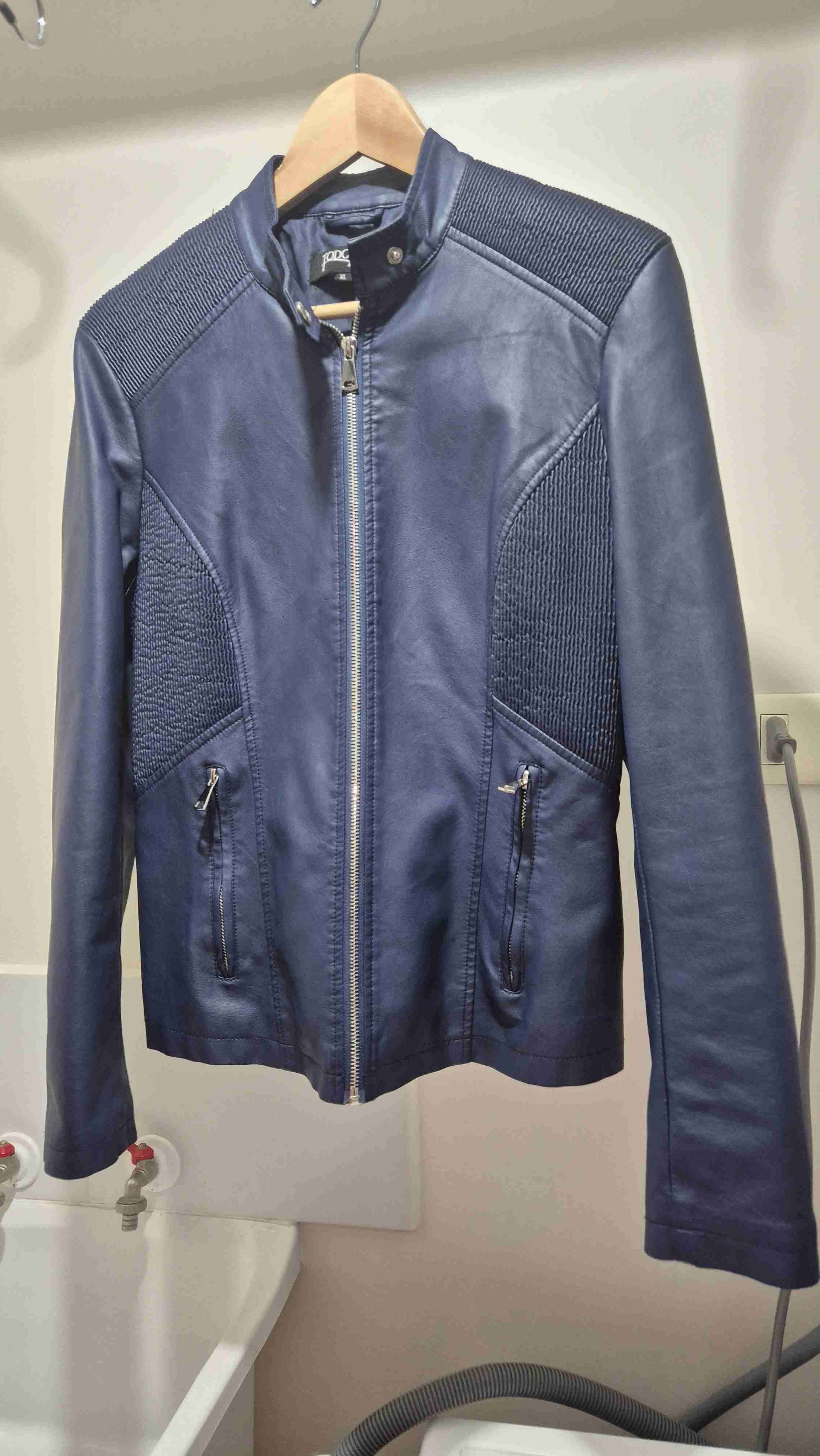 Chaqueta de ecocuero azul oscura