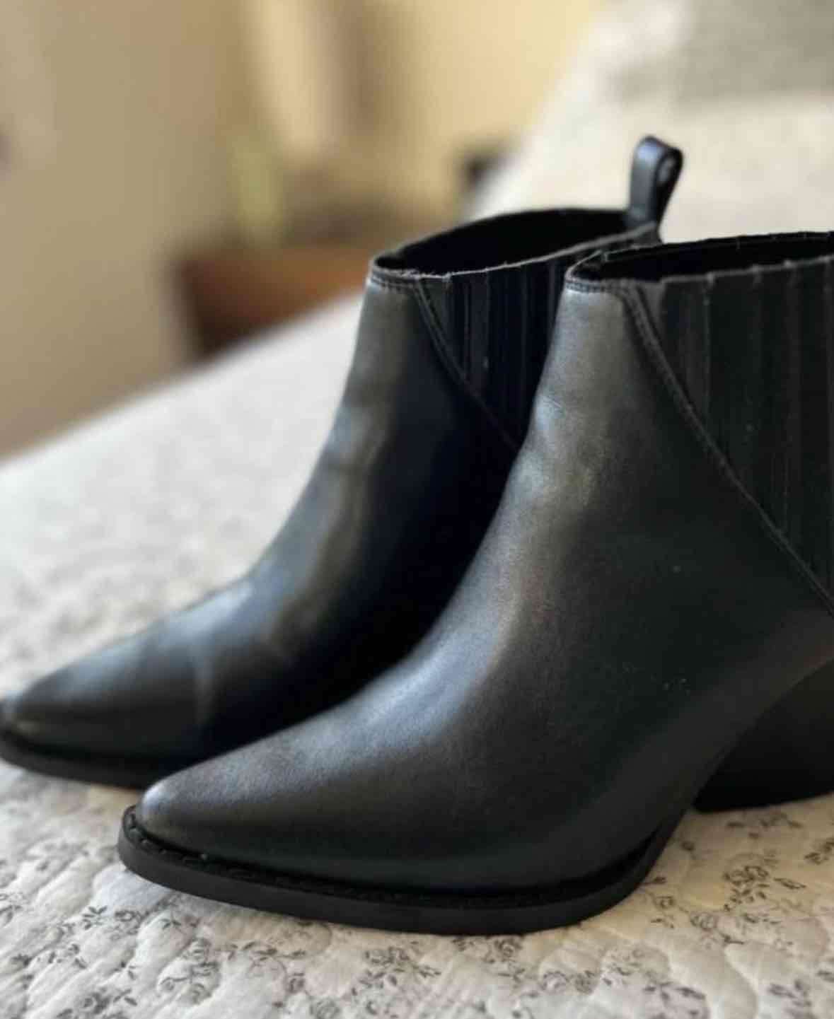 Botines negros de cuero