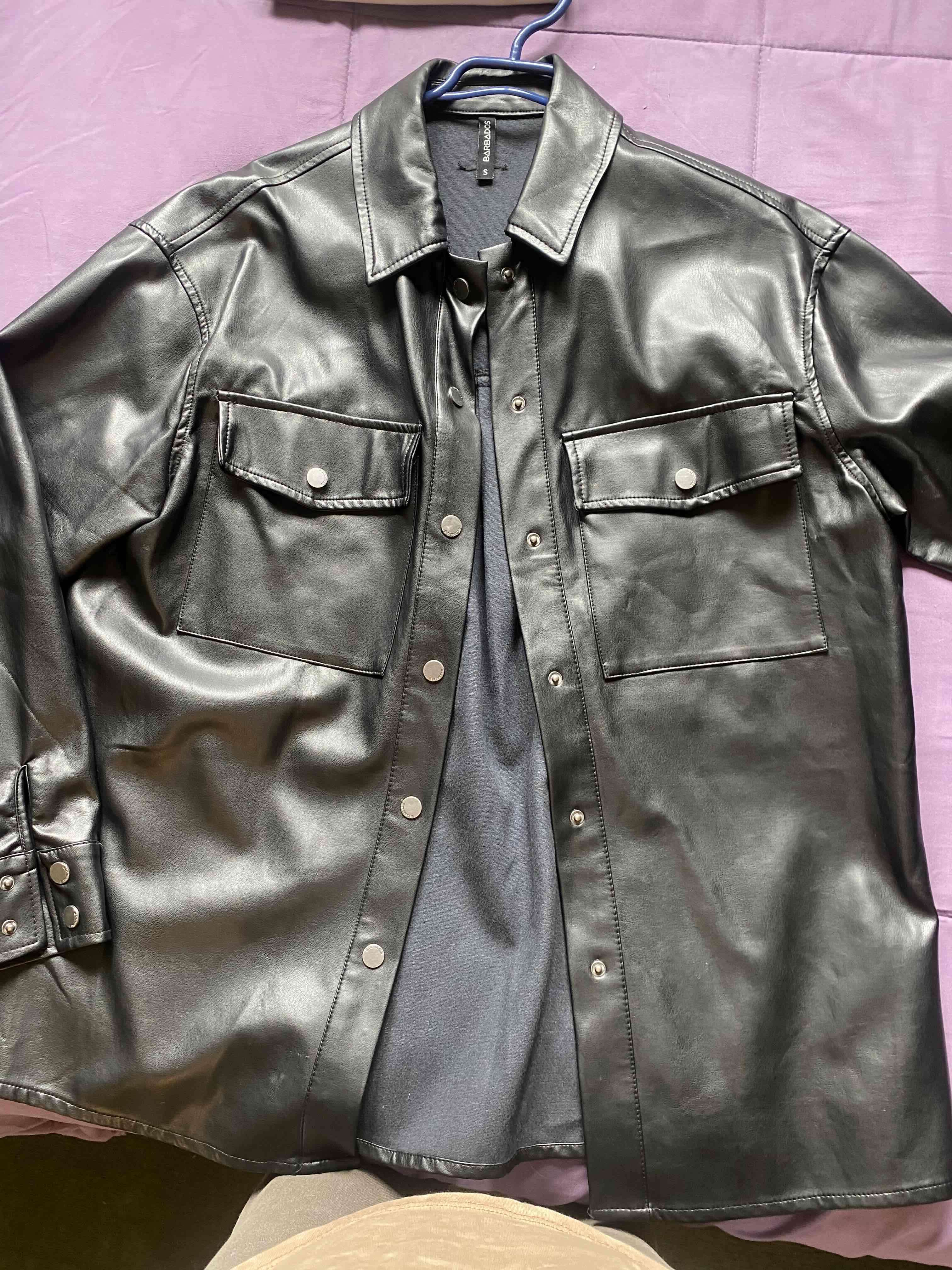 Camisa negra de cuero sintético - miniatura 2