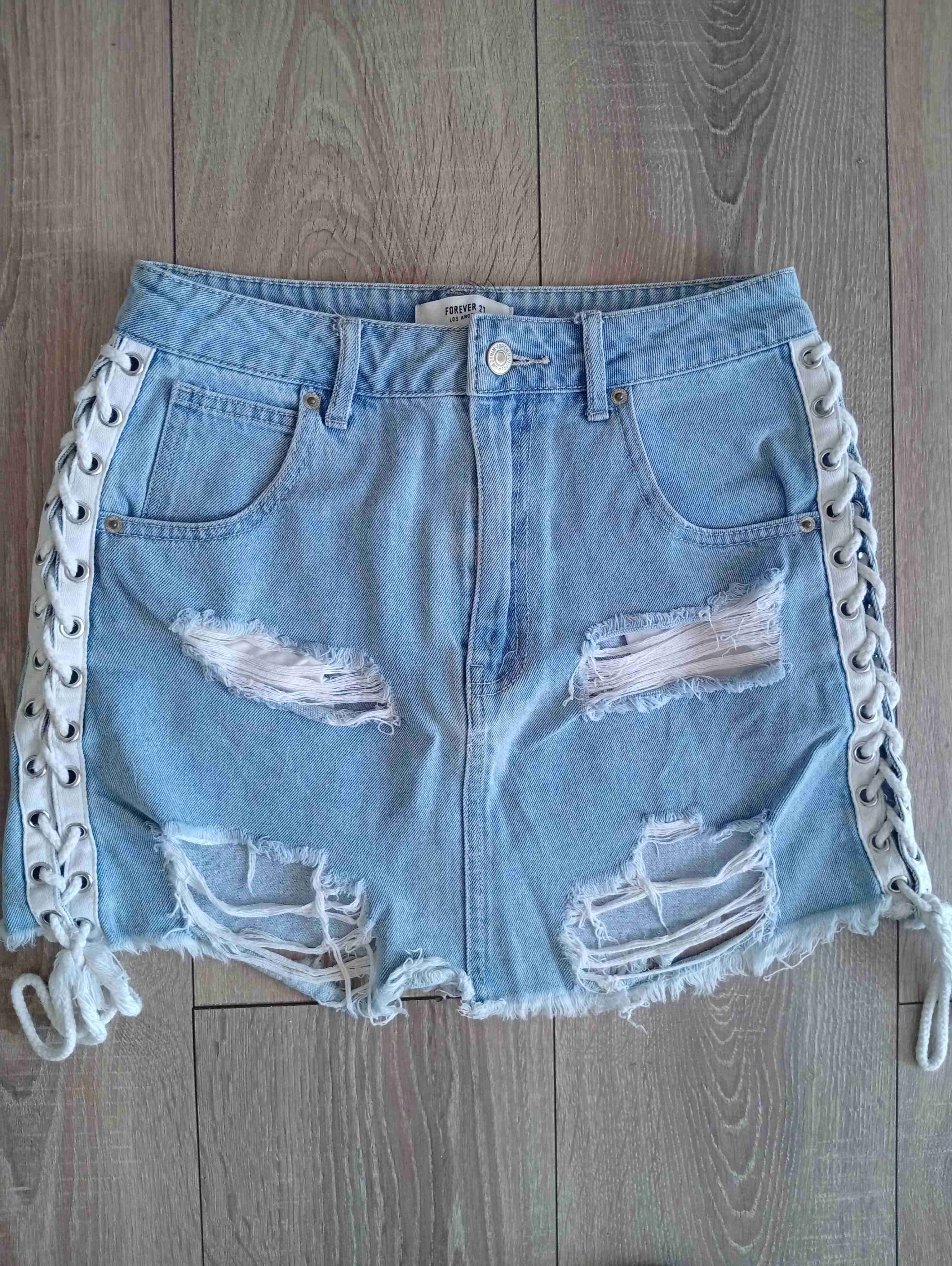 Falda de mezclilla rasgados