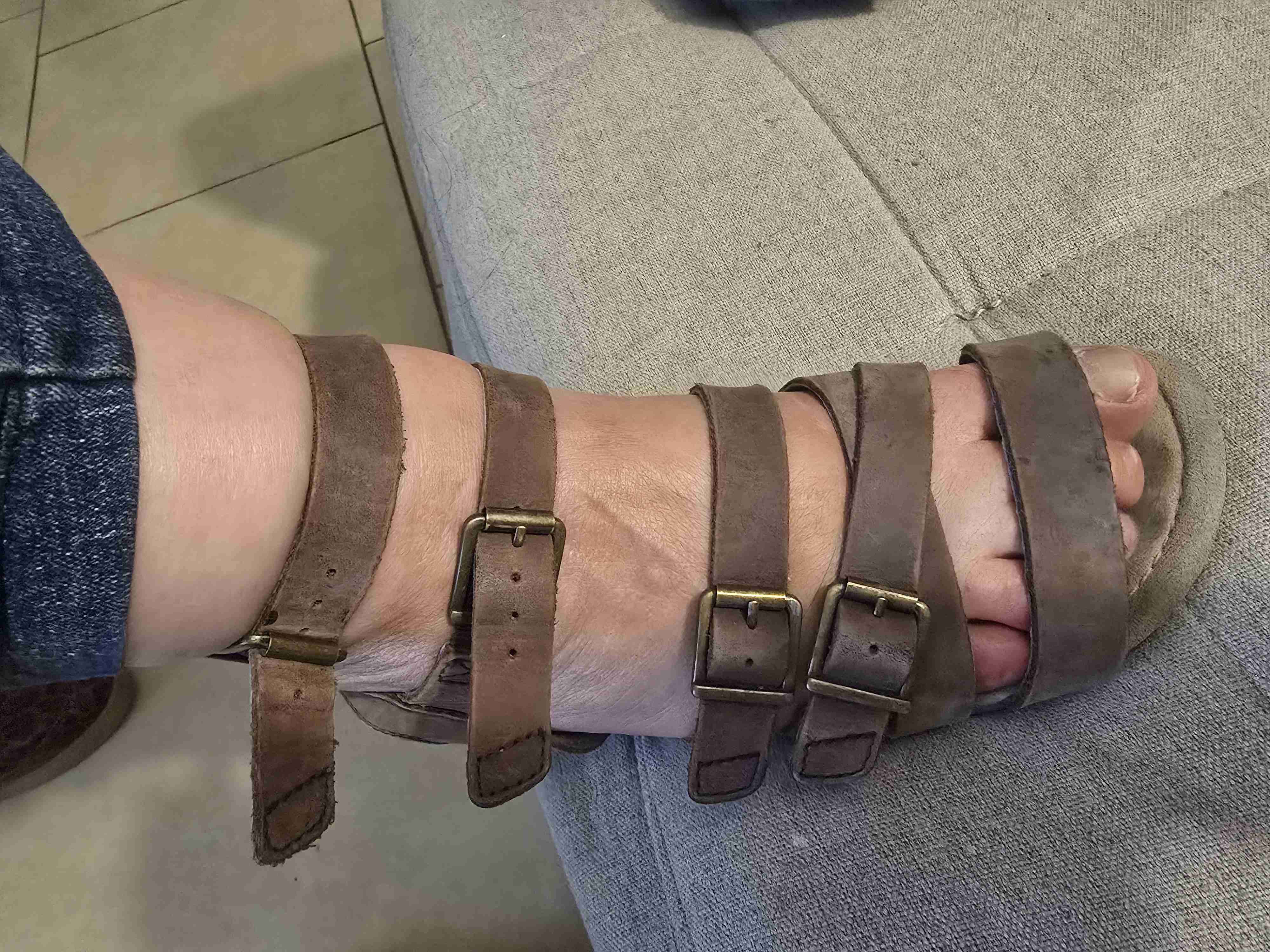 Sandalias marrones con correas - miniatura 3