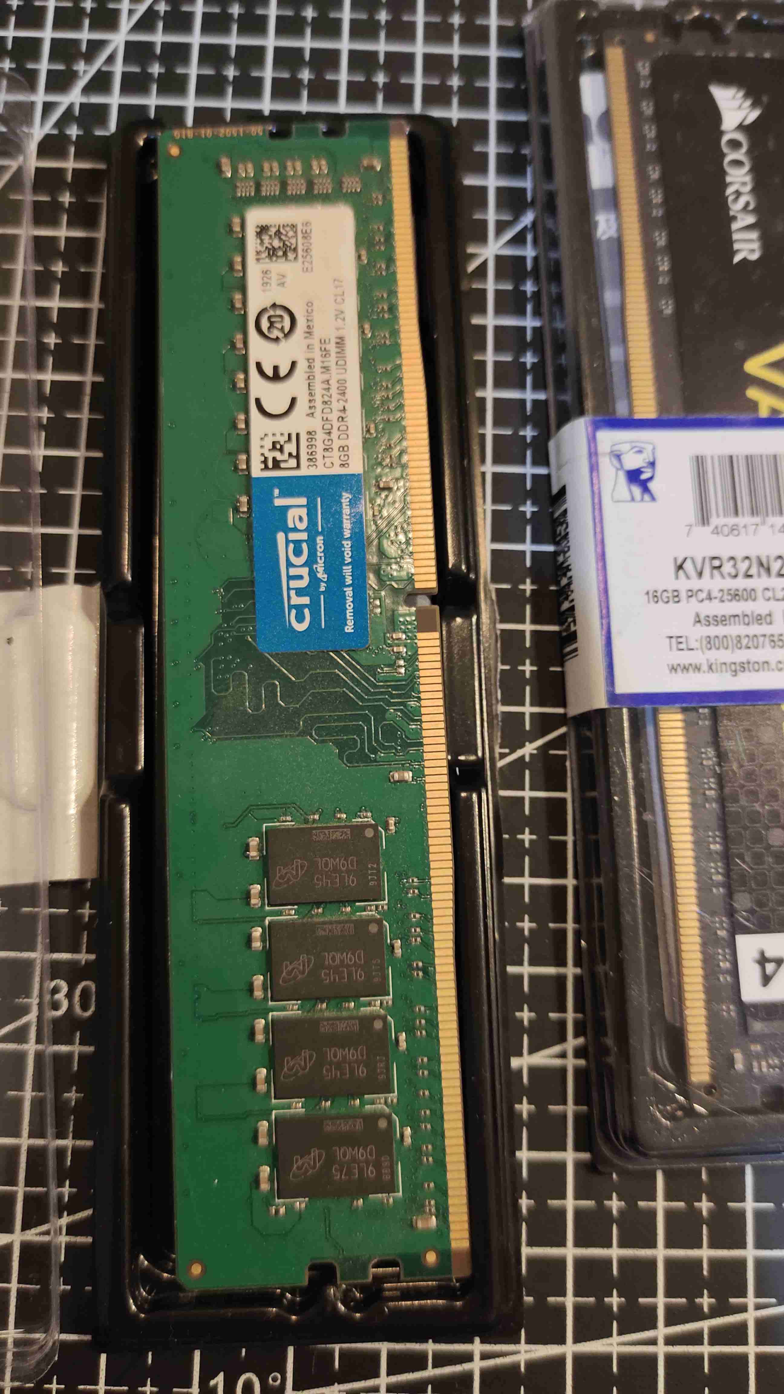 Dos Memorias RAM DDR4 de 8GB 2400MHz - miniatura 3