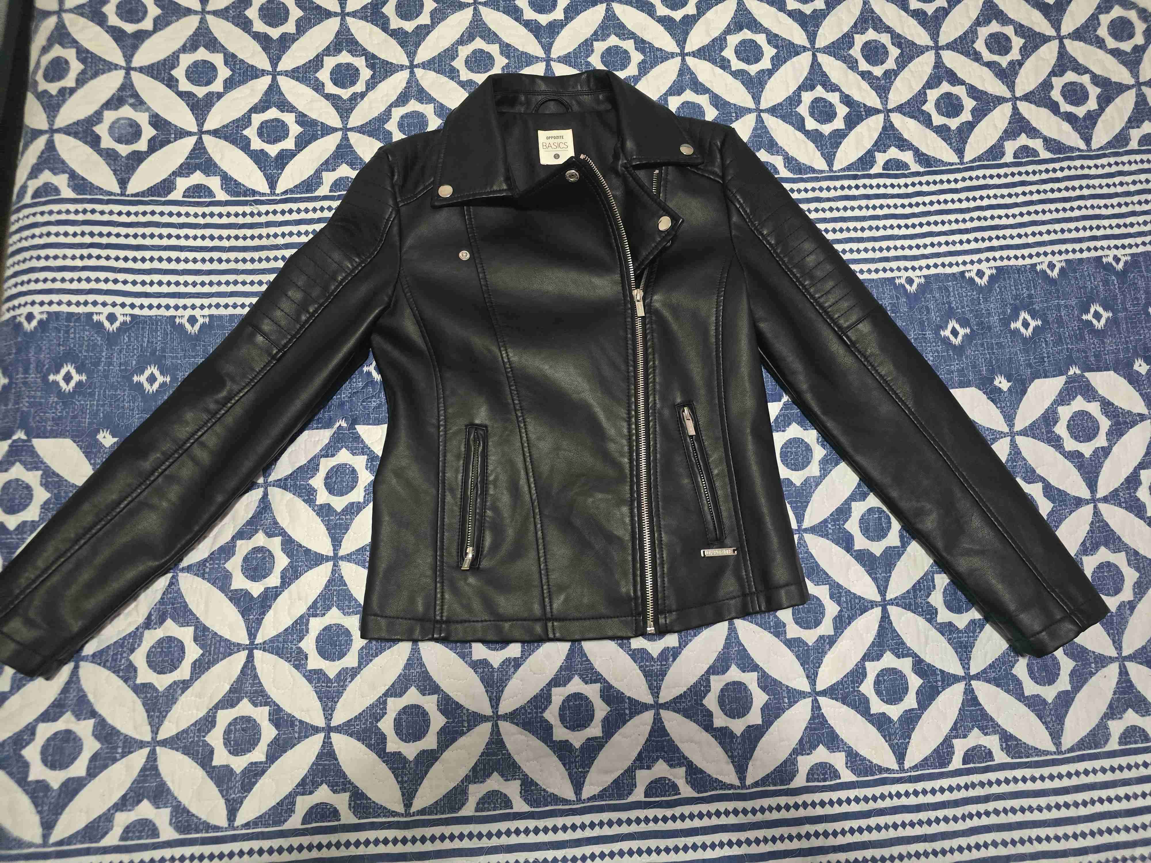 Chaqueta de cuero sintético negra