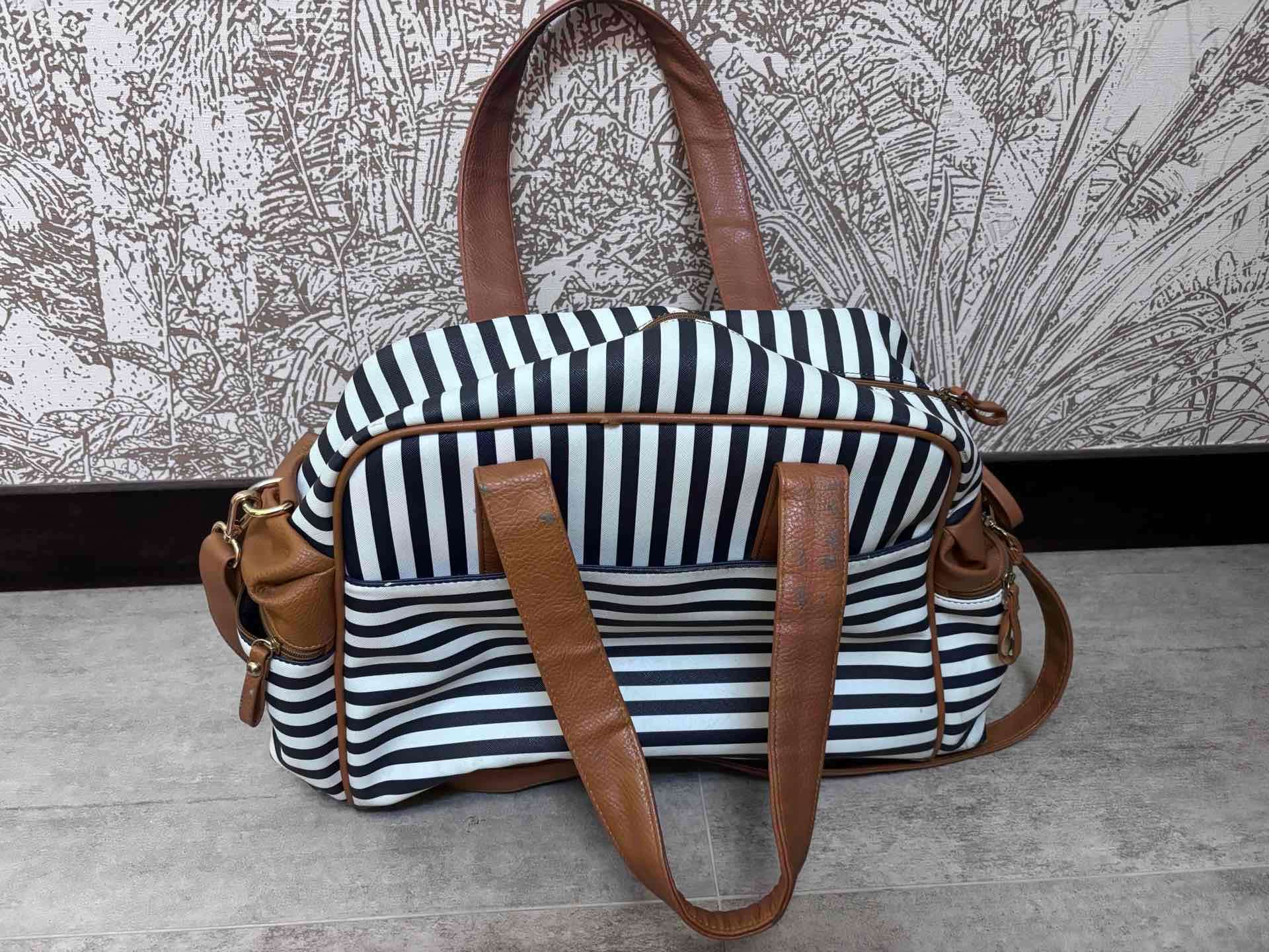 Bolso maternal rayado con correas café - miniatura 2