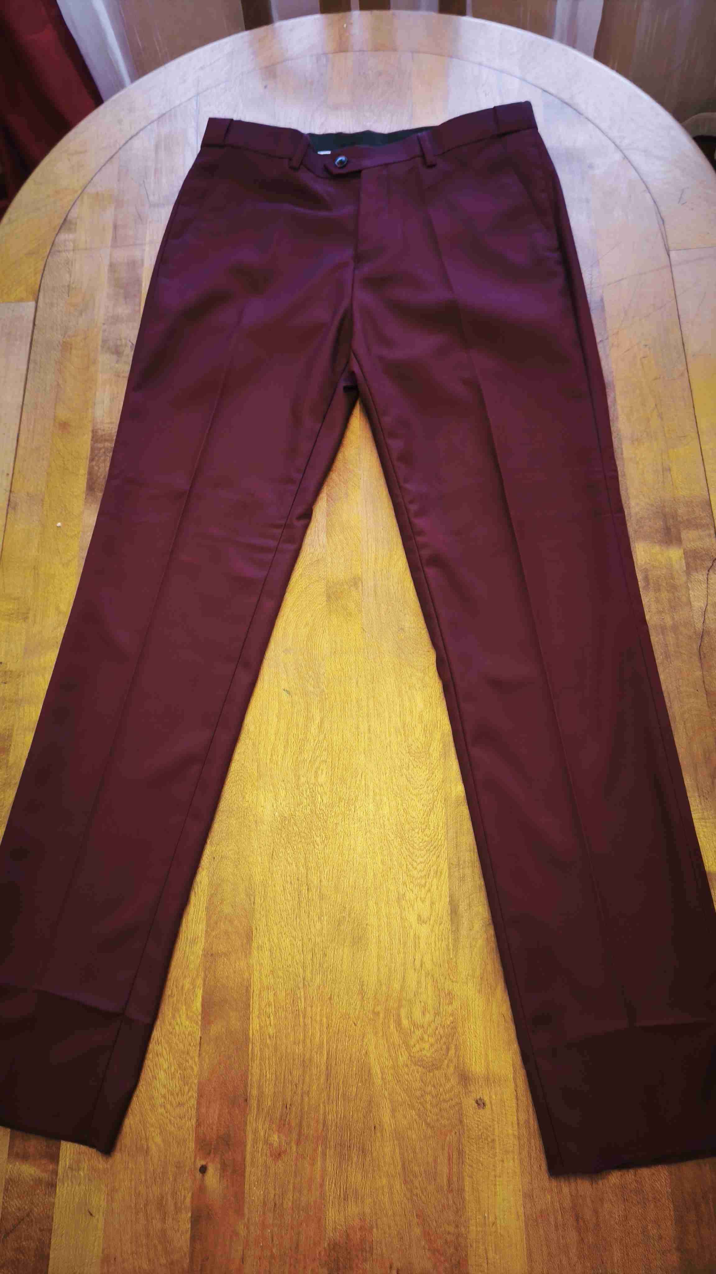 Traje formal burdeo con corbata - miniatura 3