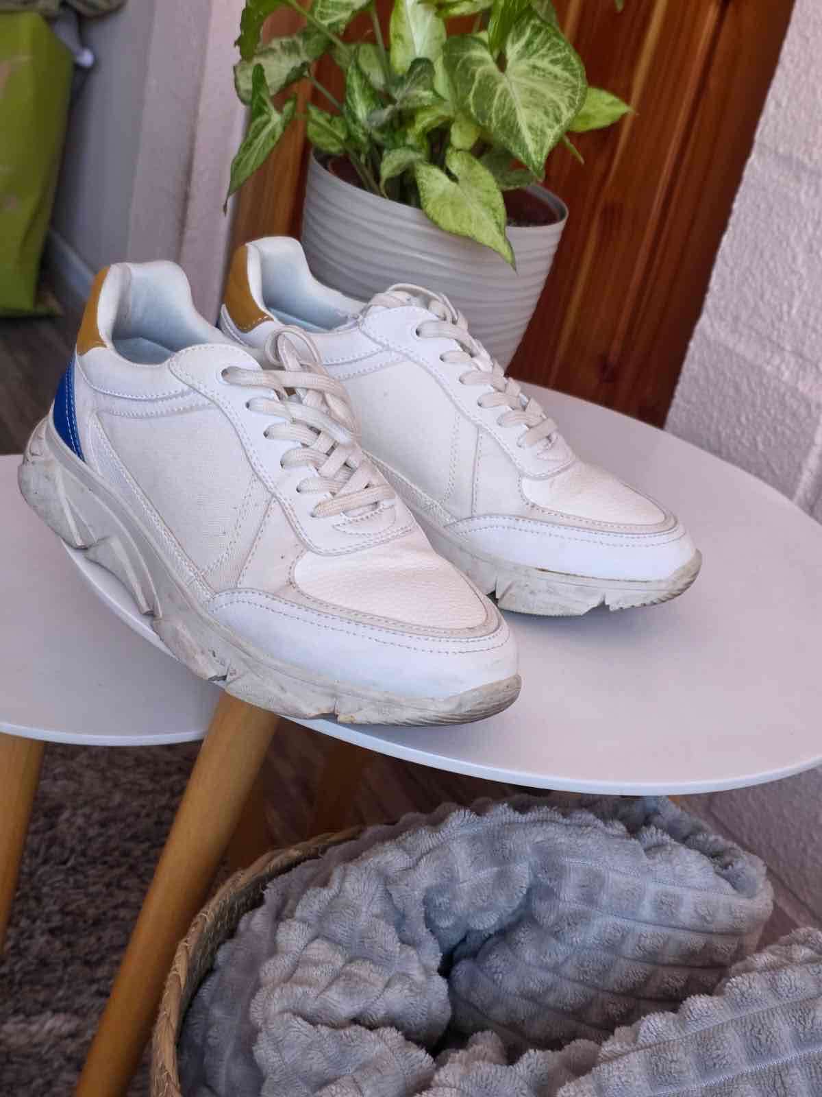 Zapatillas deportivas blancas