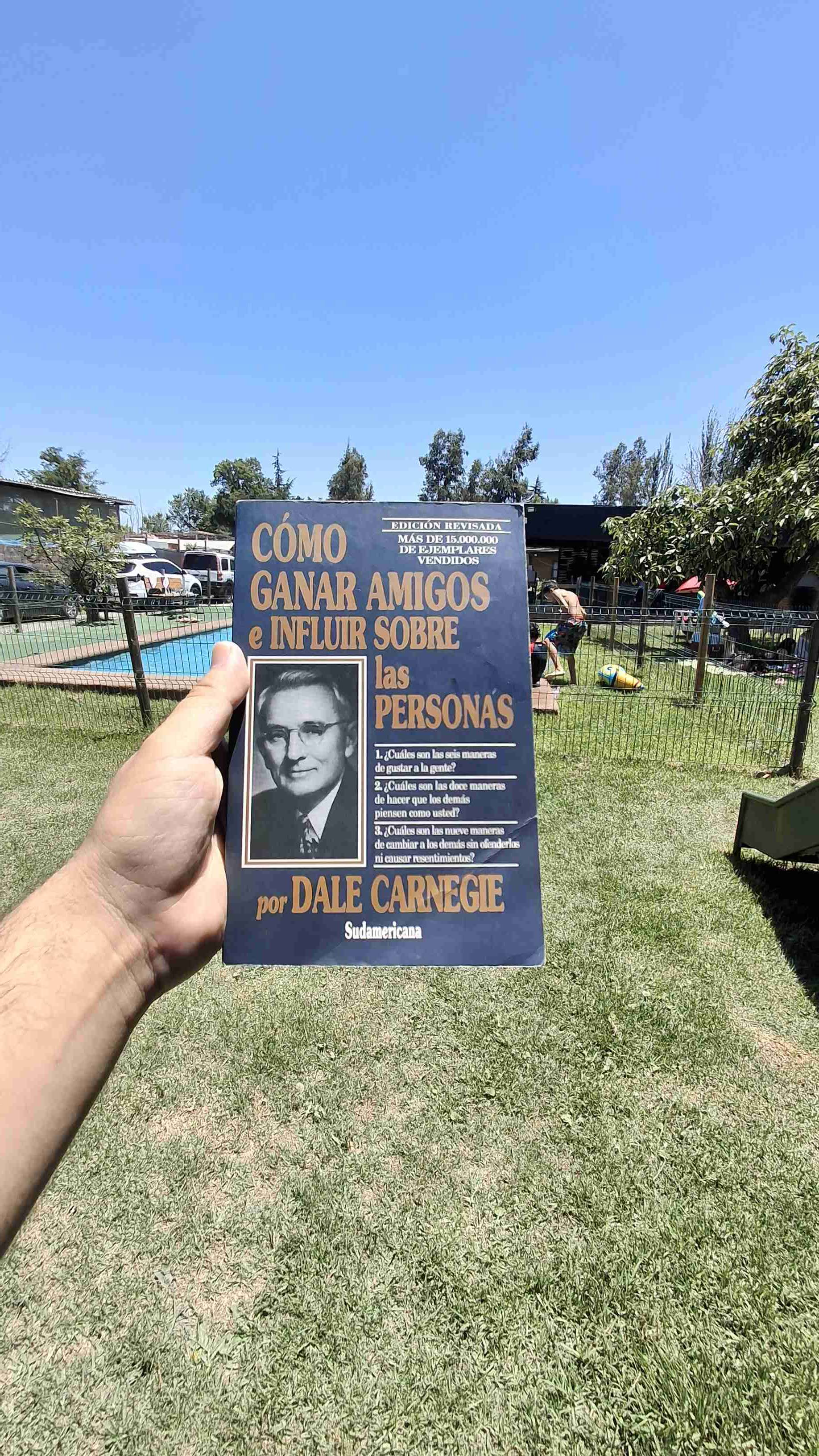 Cómo ganar amigos libro usado - miniatura 2