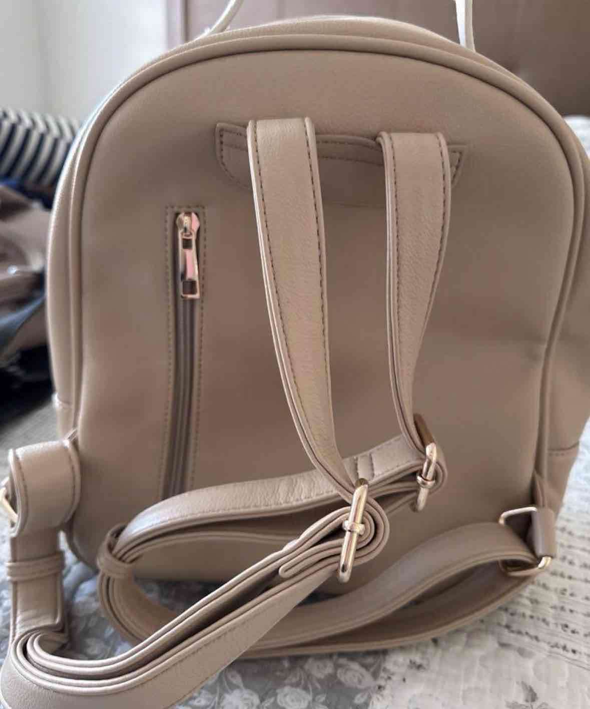 Mochila beige y blanca - miniatura 3