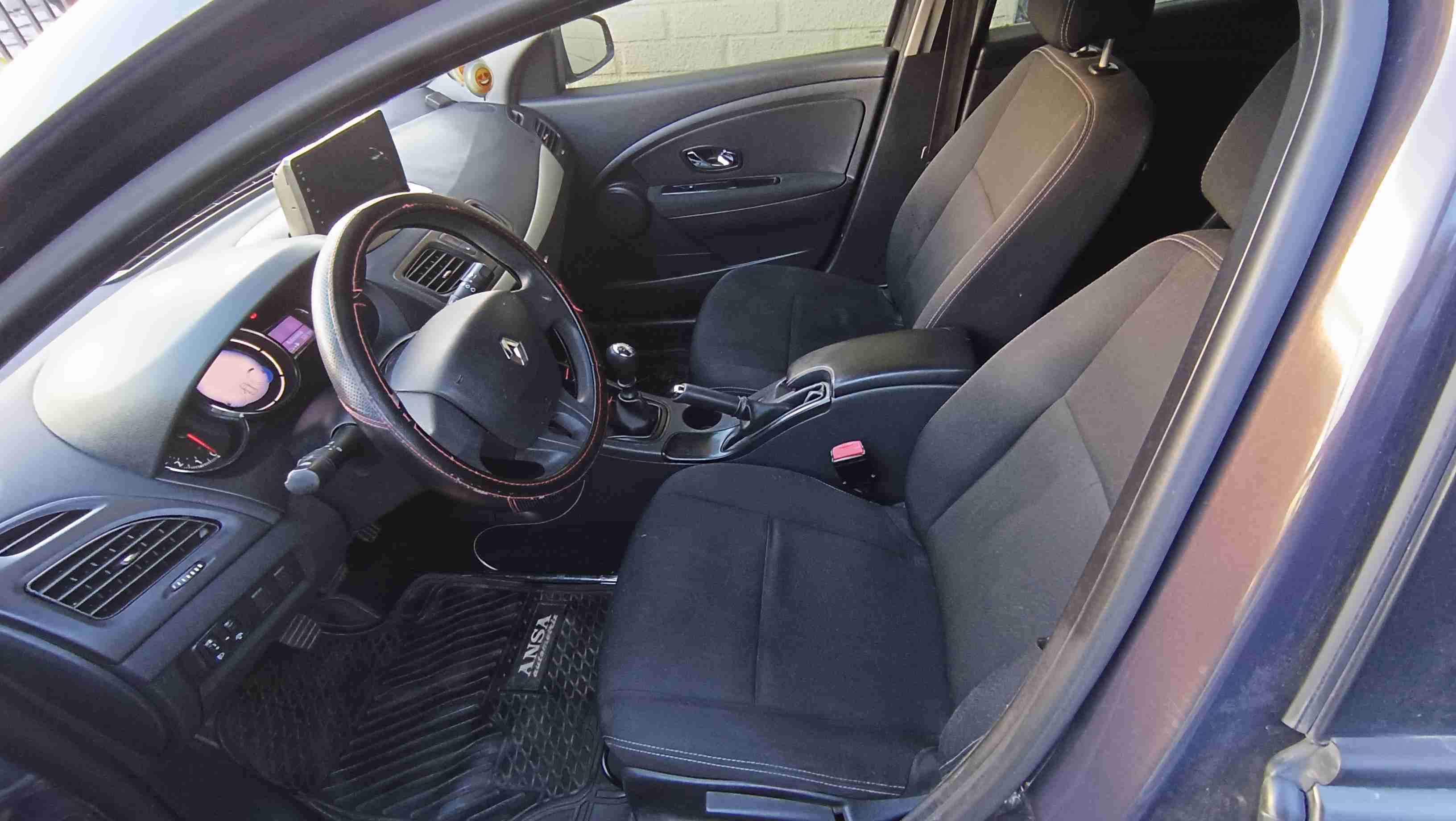 Renault Megane III 2014 2.0 - miniatura 5