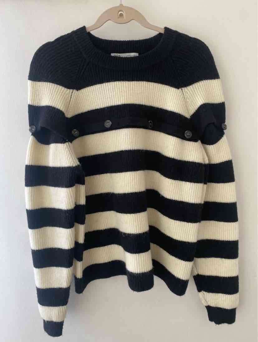 Suéter a rayas blanco y negro