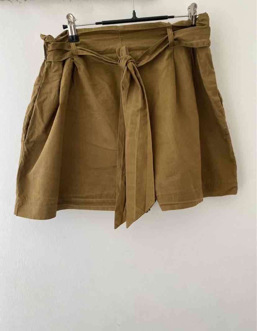 Short camel con lazo