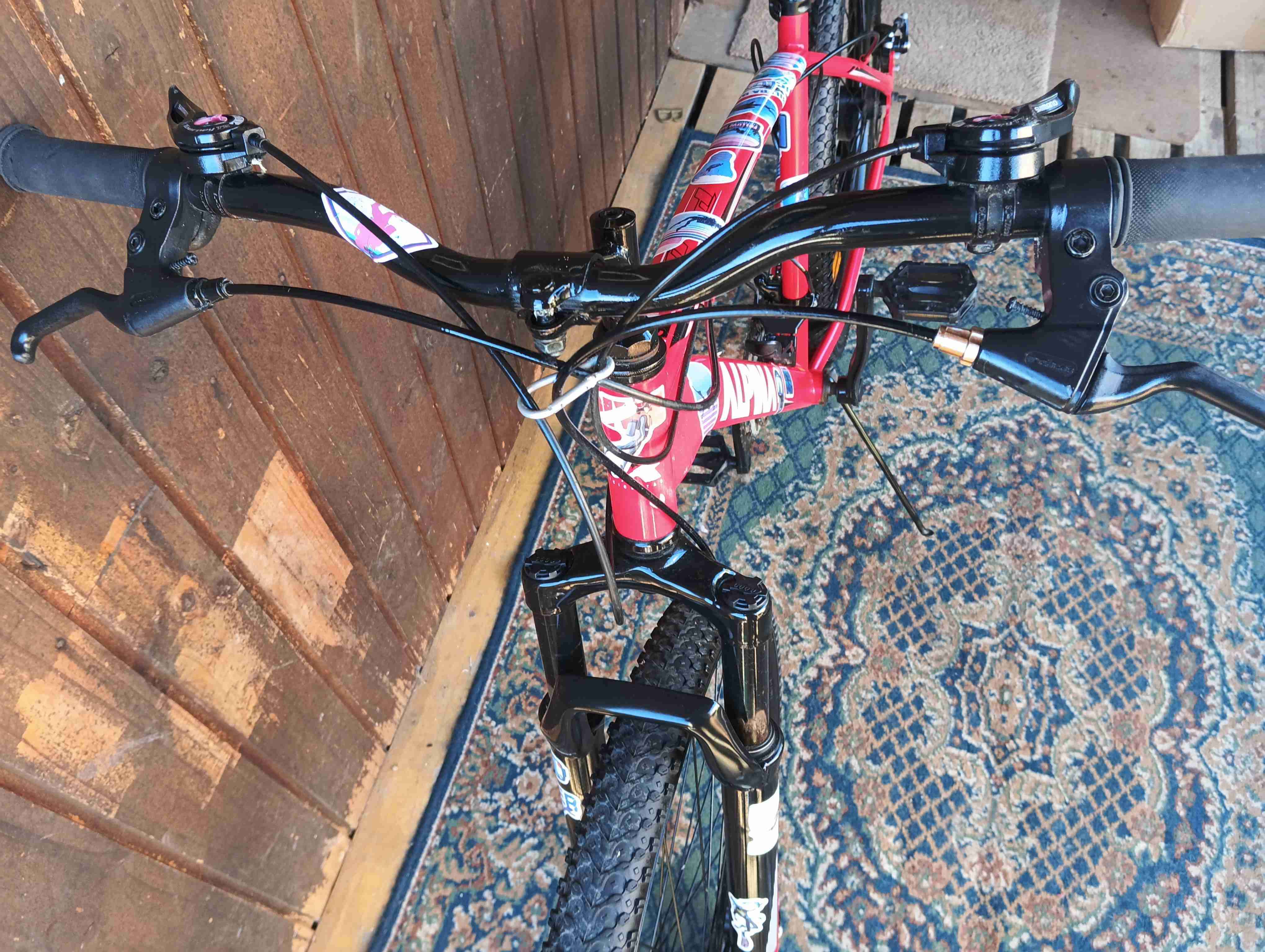 Bicicleta Alpina roja de montaña - miniatura 4