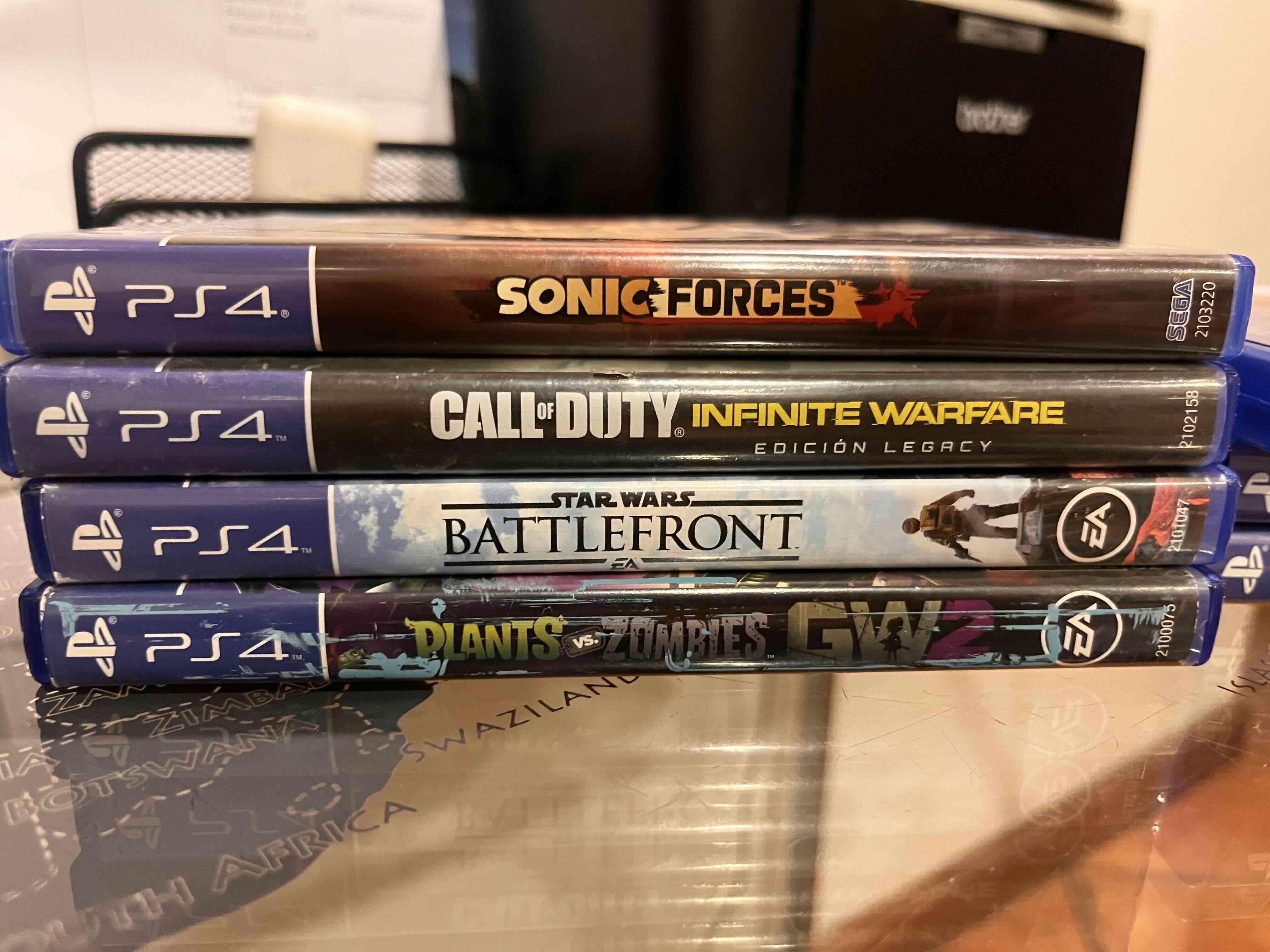 Consola PlayStation 4 con 2 controles - miniatura 2