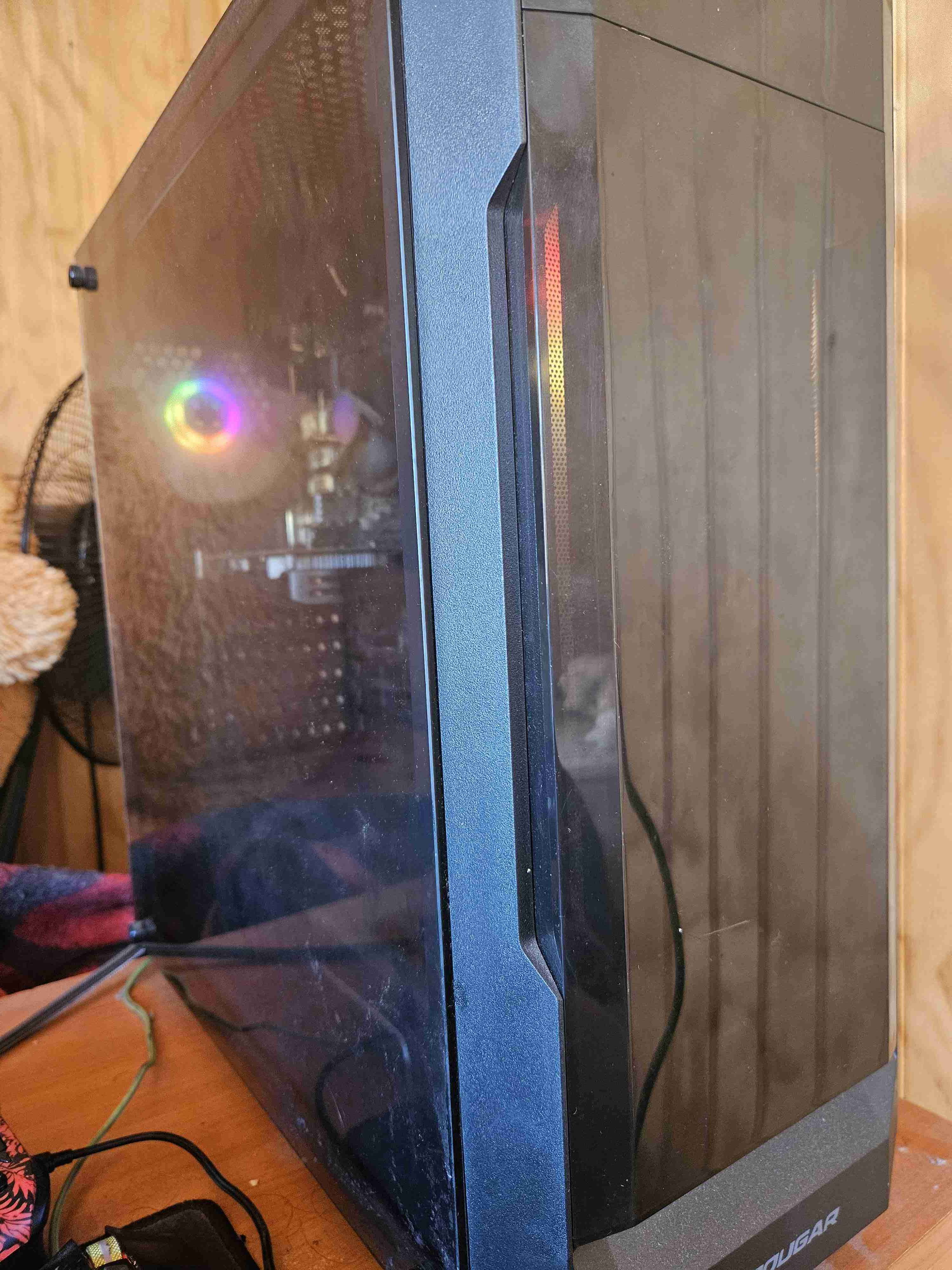 Gabinete PC Gamer Cougar