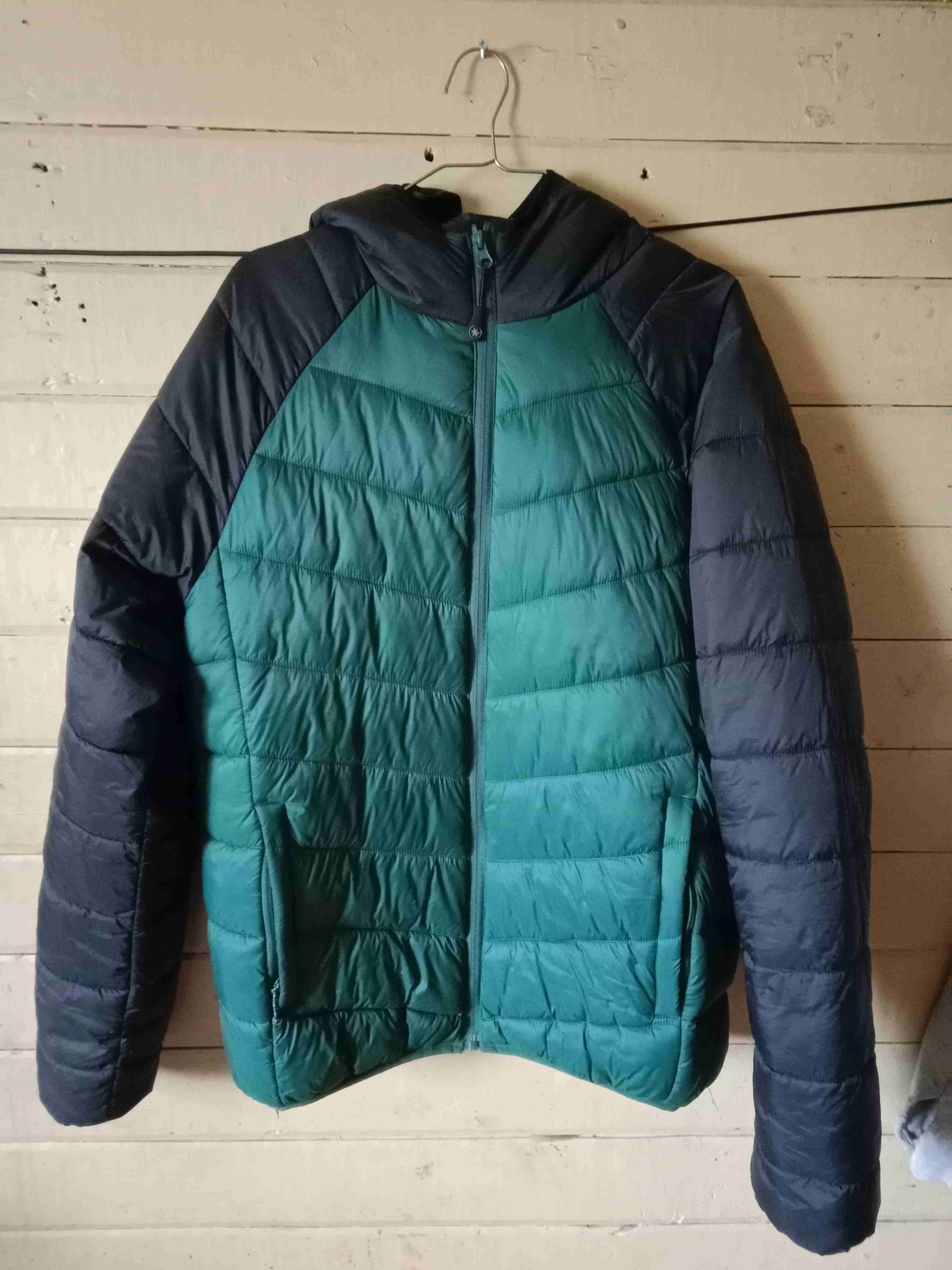 Chaqueta acolchada verde y negra