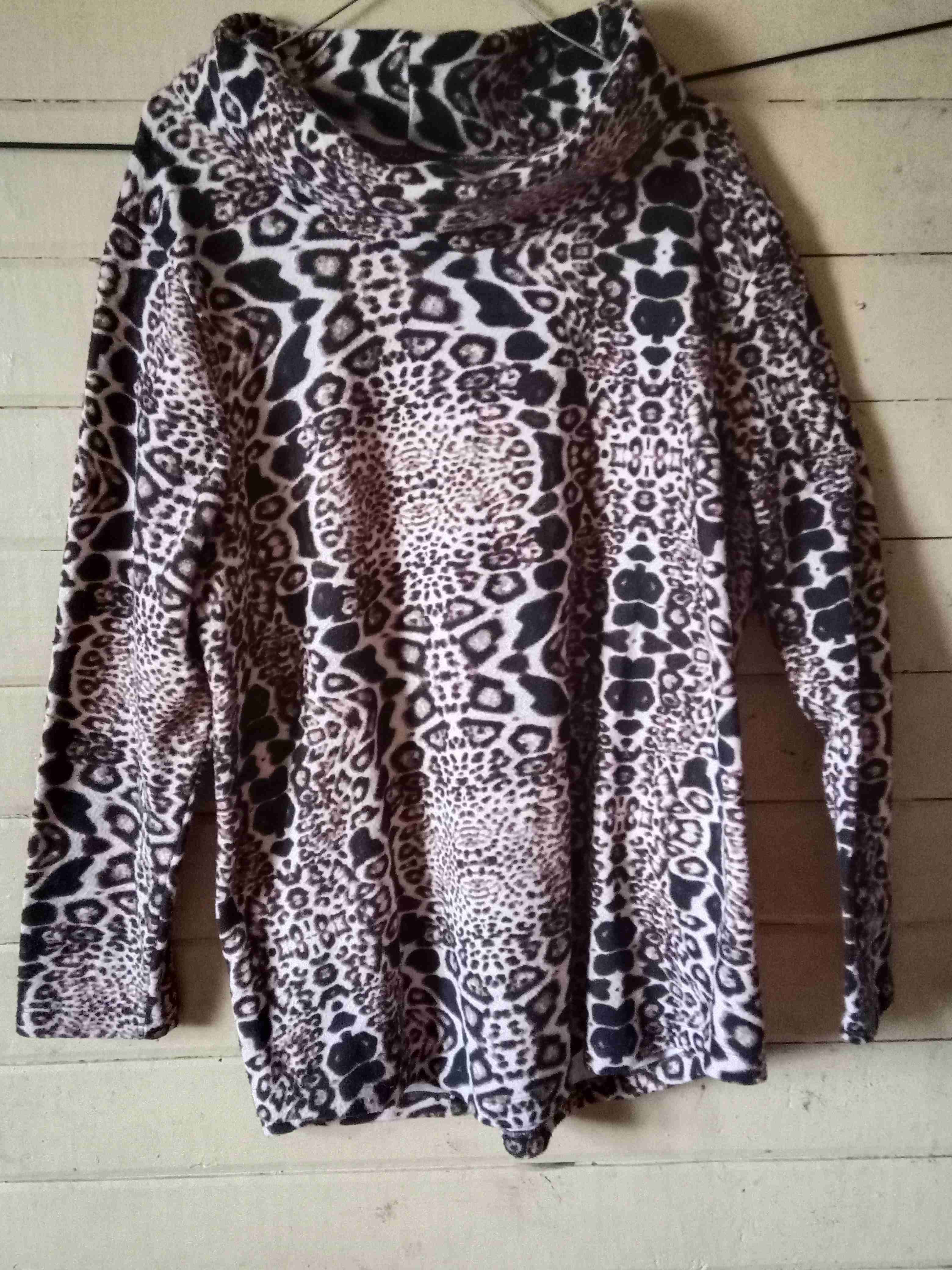 Suéter estampado animal print