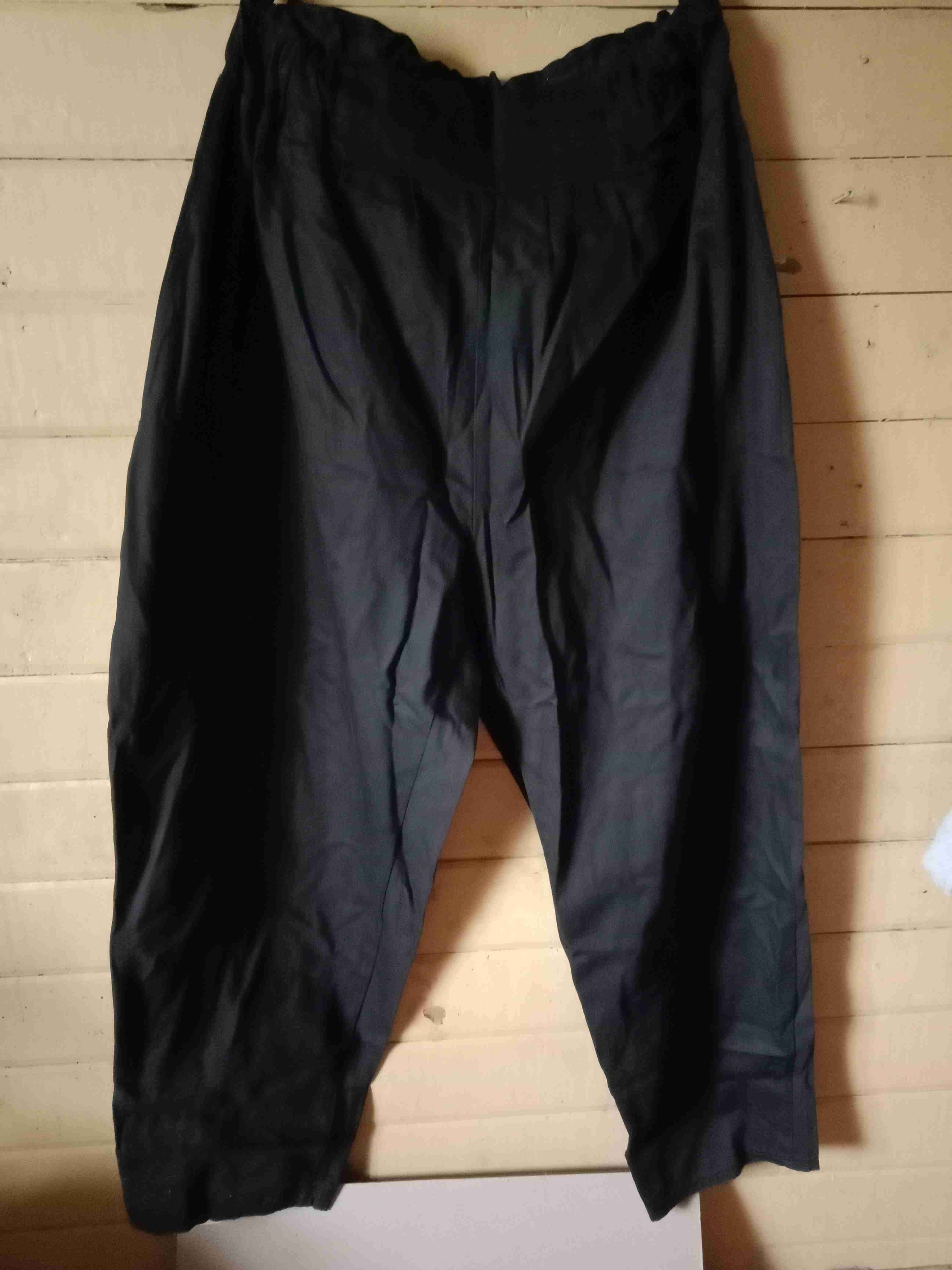 Pantalones negros clásicos