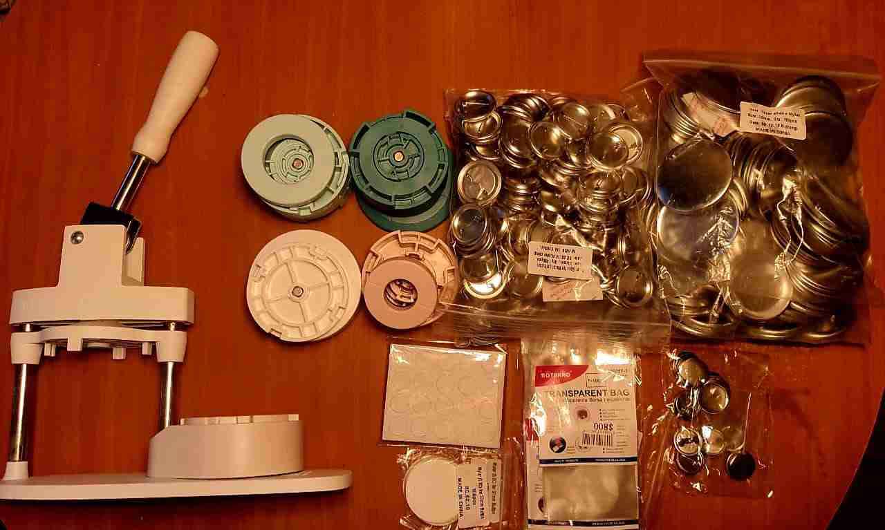 Máquina para hacer chapas con insumos