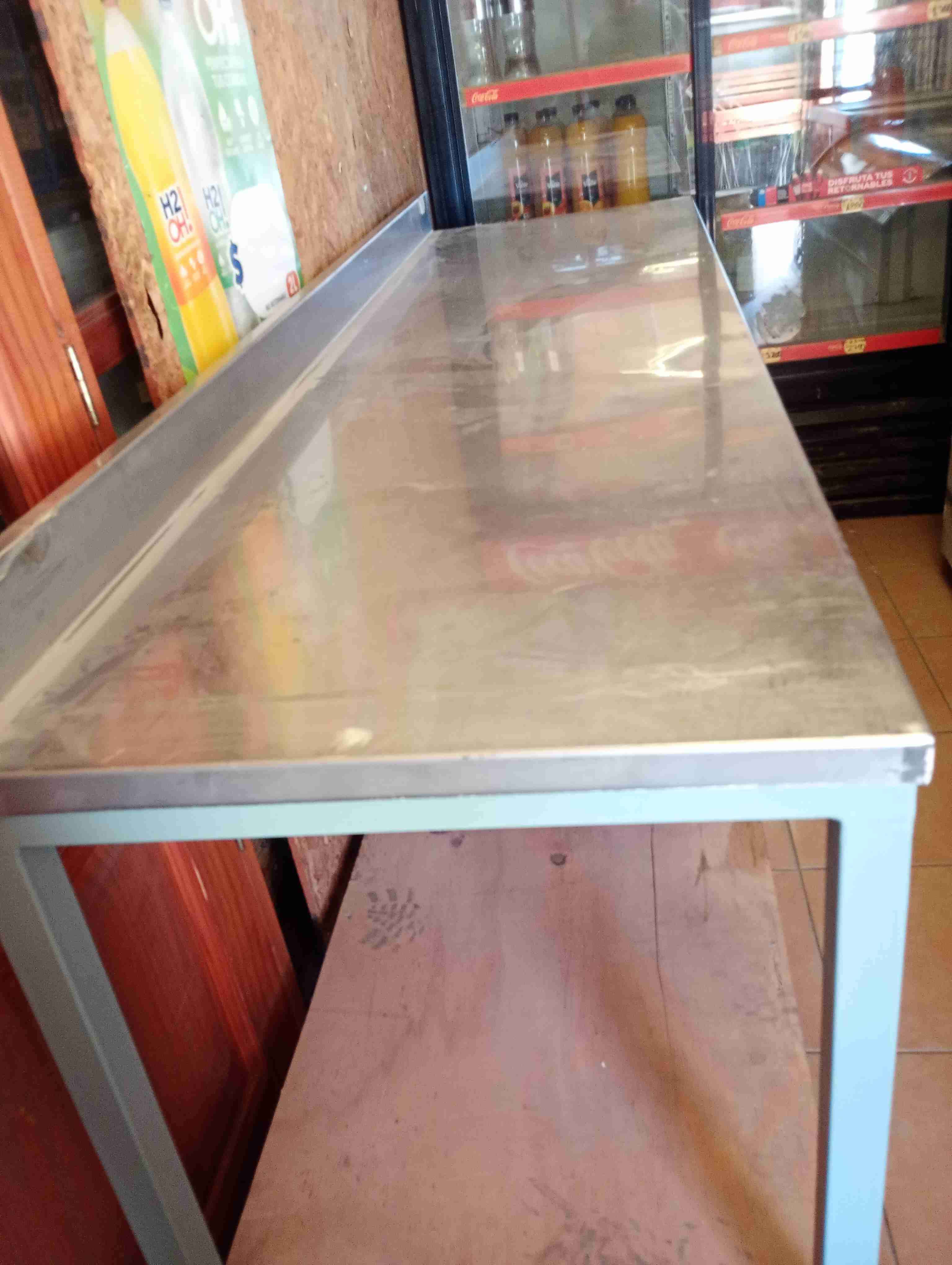 Mesa de trabajo metálica