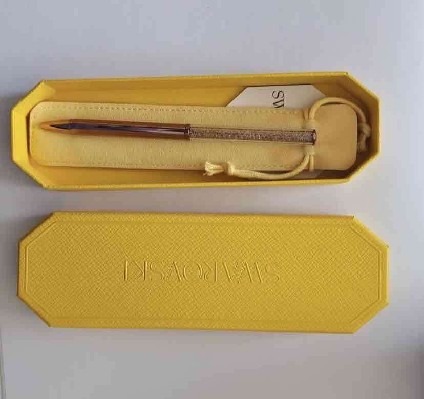 Pluma Swarovski con estuche