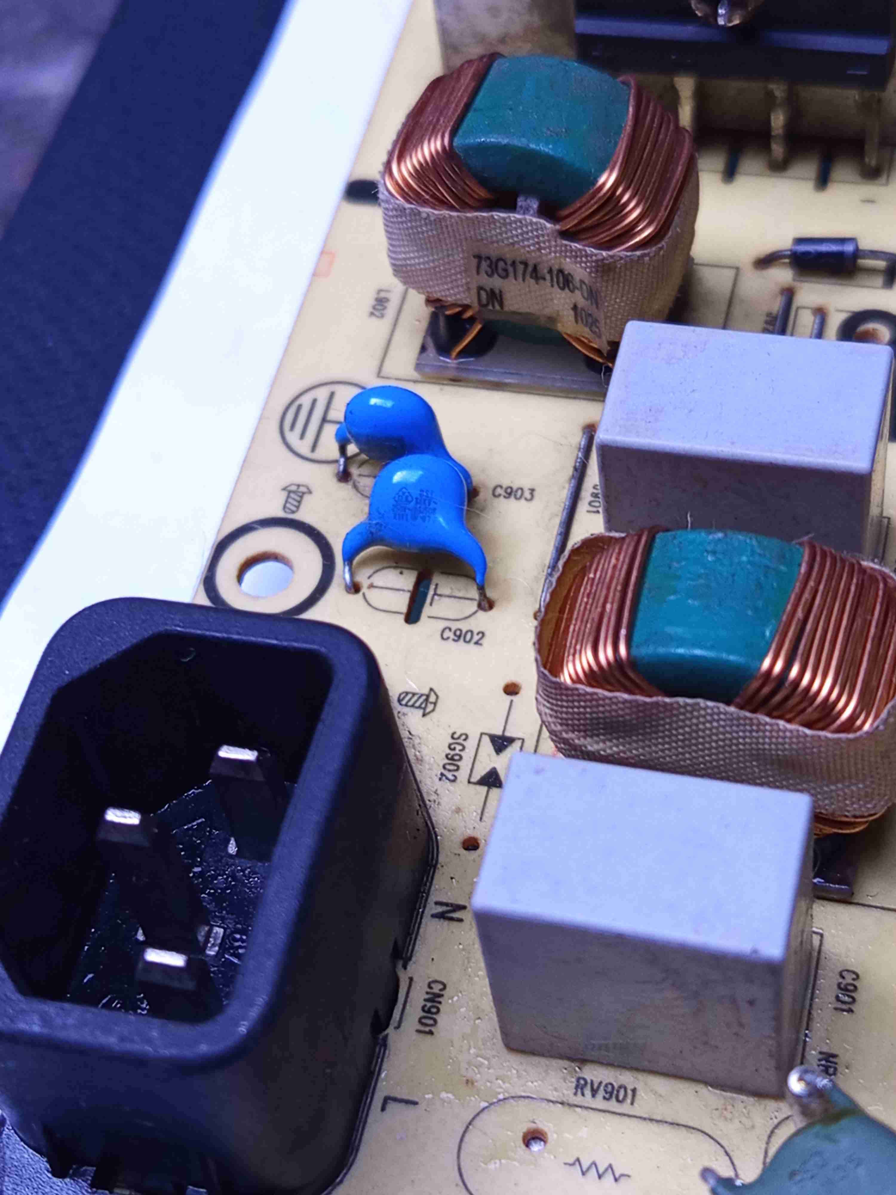 Fuente de poder televisor Haier modelo HL32D2 - miniatura 4