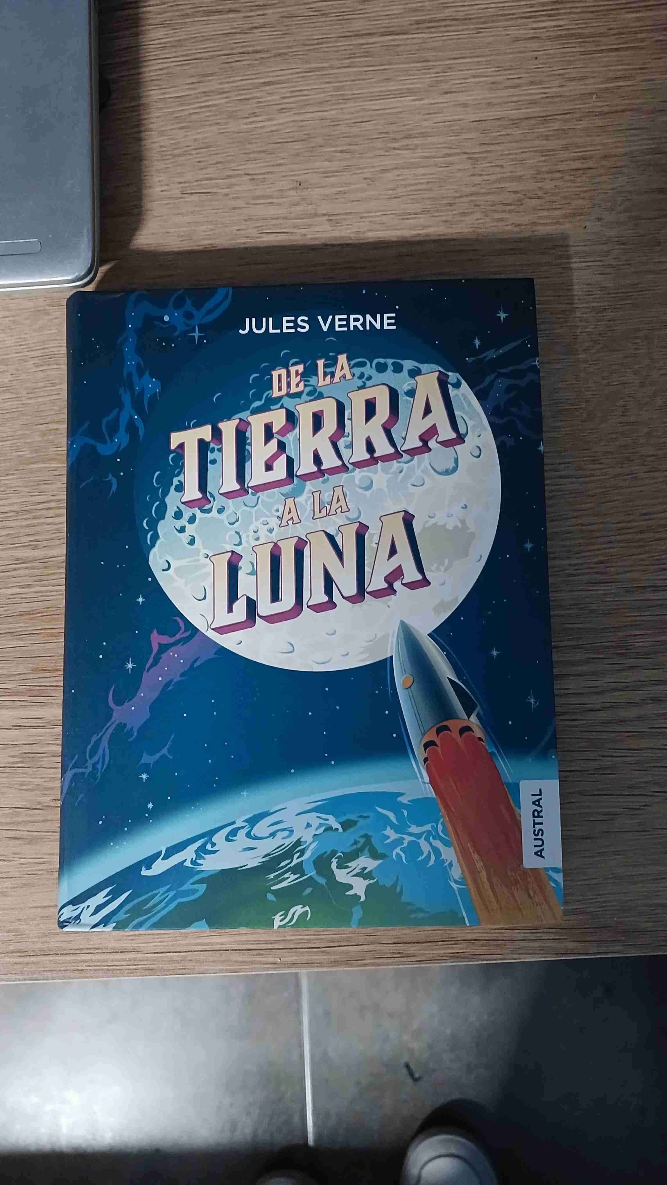 Libro 'De la Tierra a la Luna'