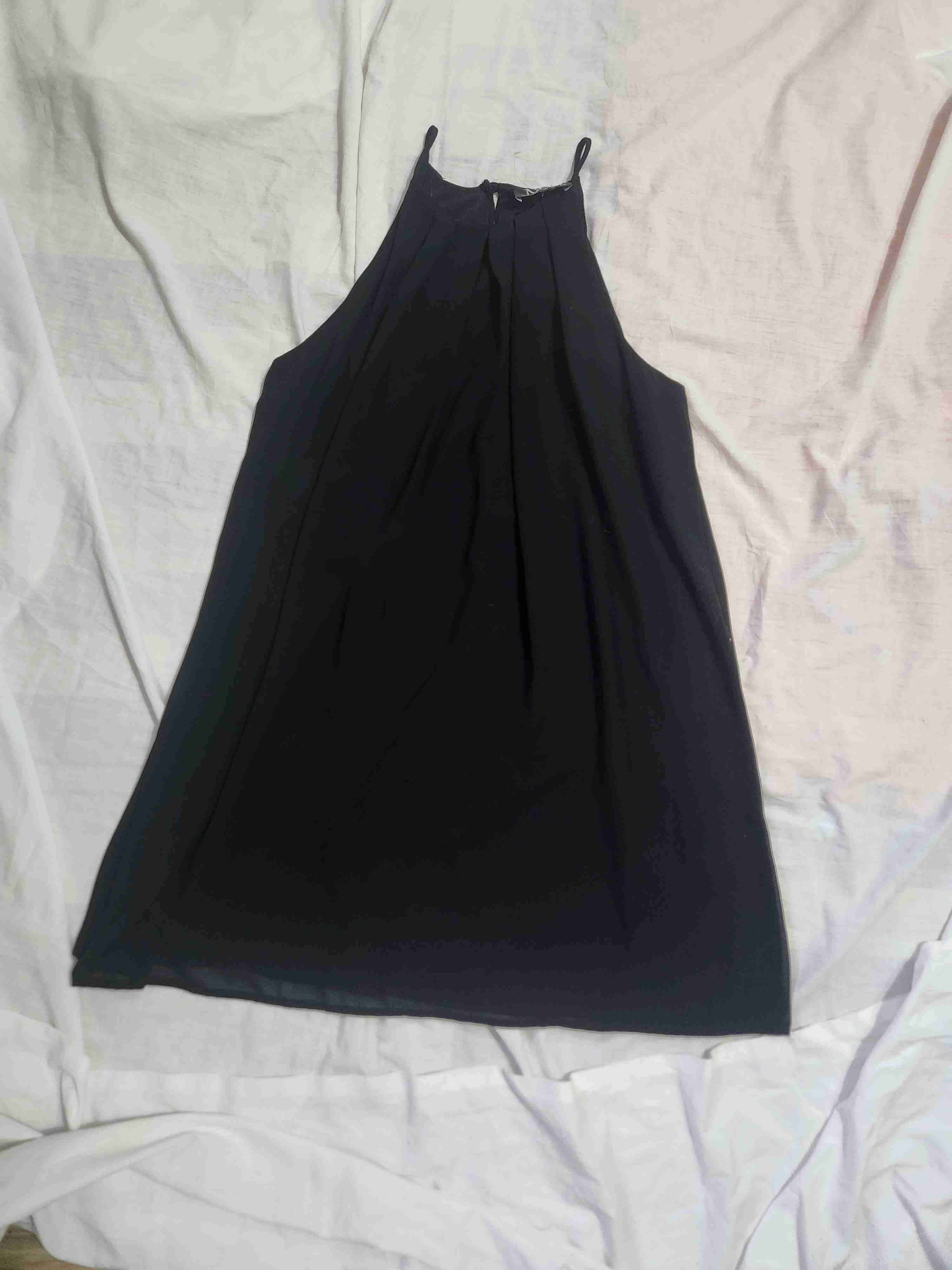 Vestido negro sin mangas