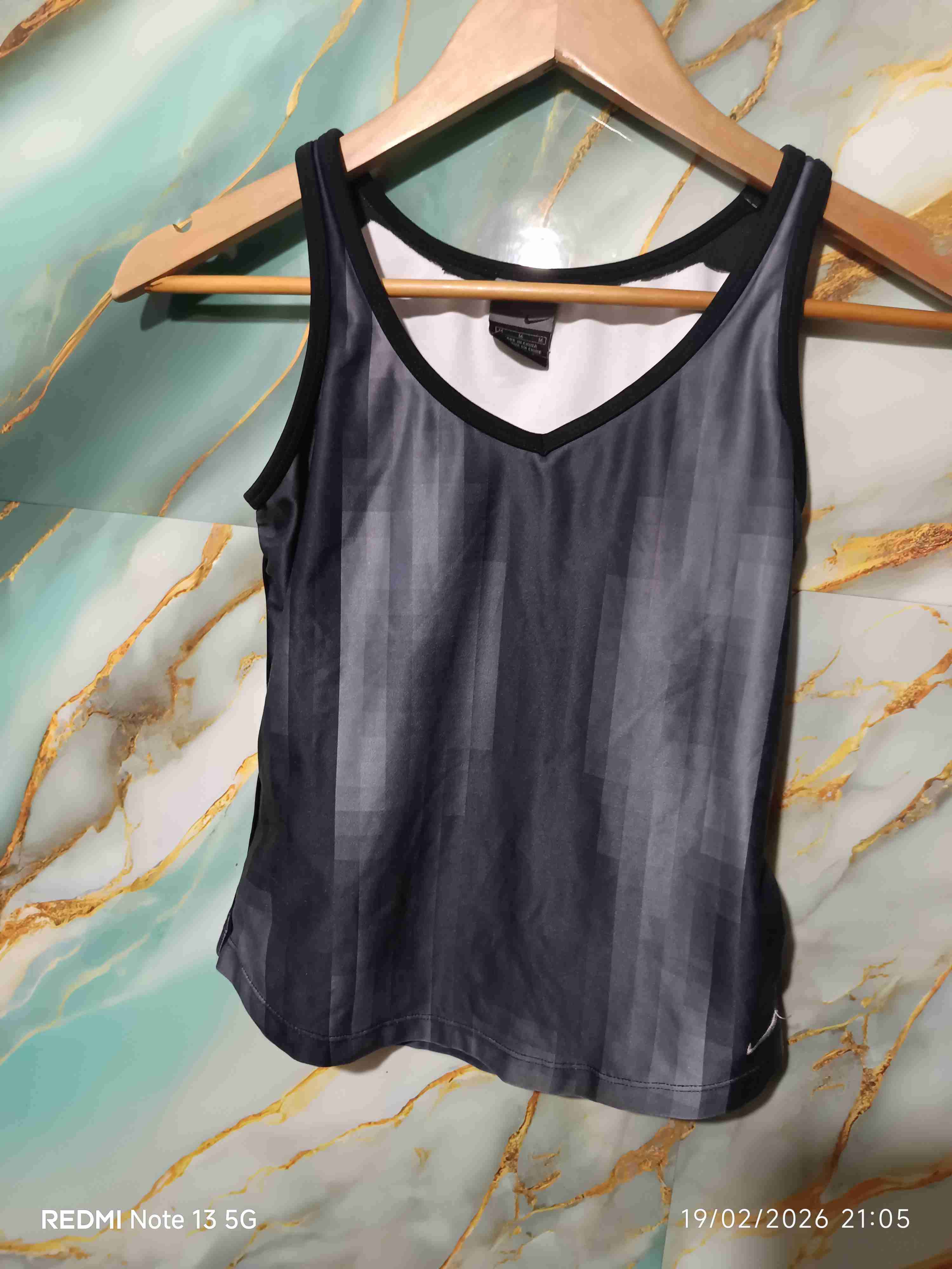 Polera nike deportiva gris mujer