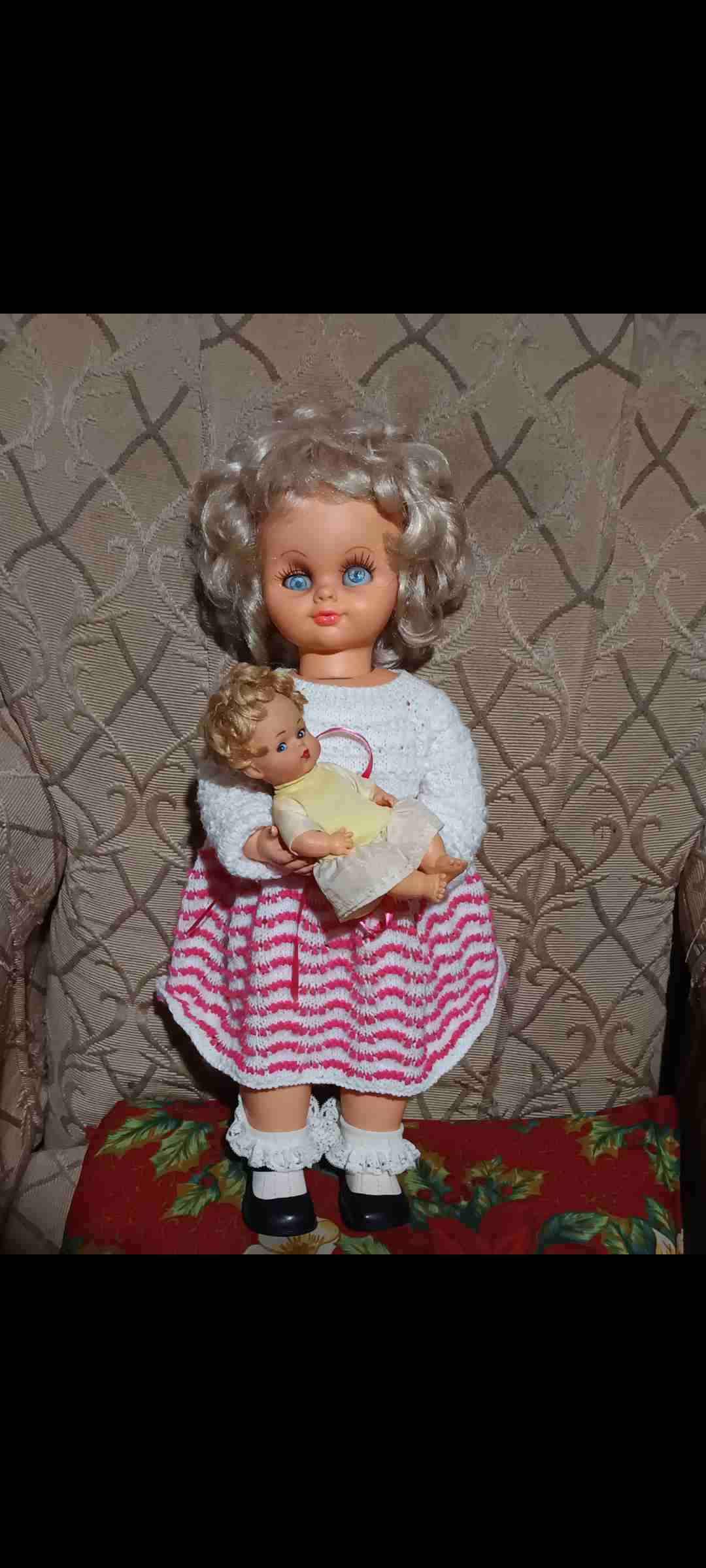 Muñeca vintage con vestido rayado