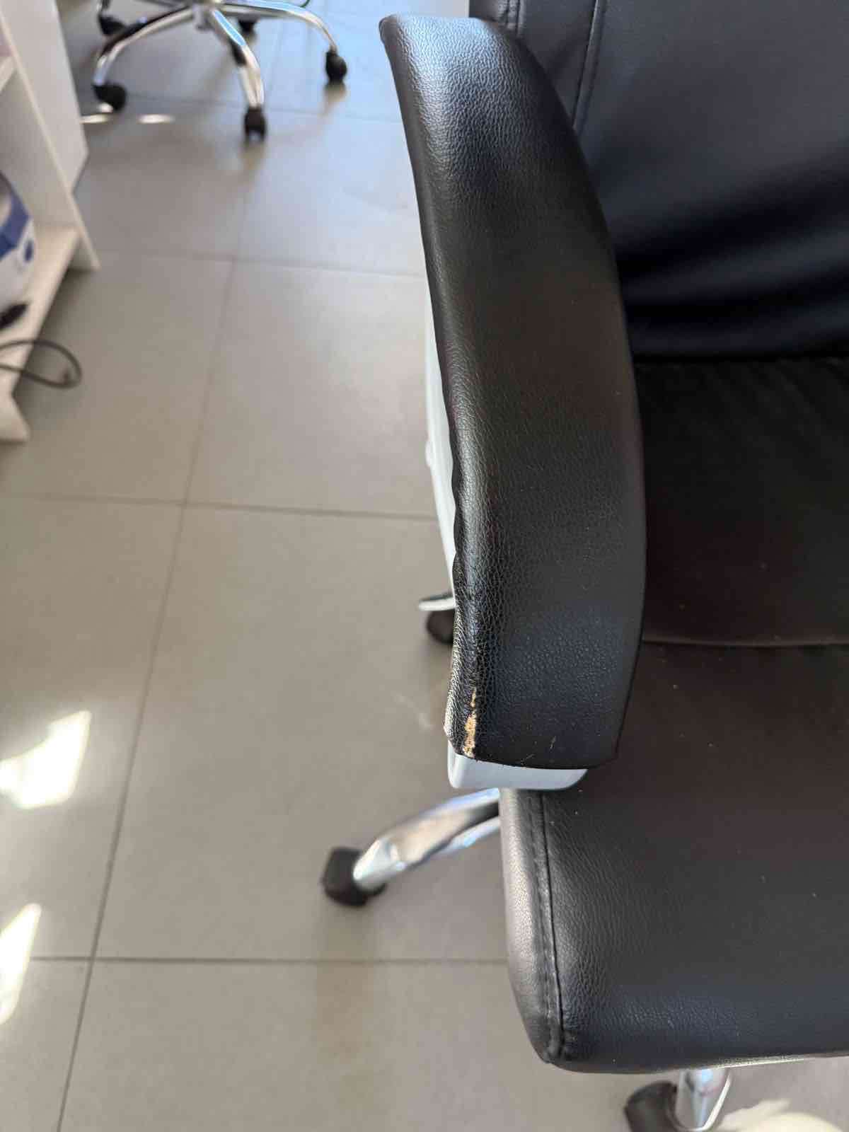 Silla de oficina en buen estado - miniatura 3