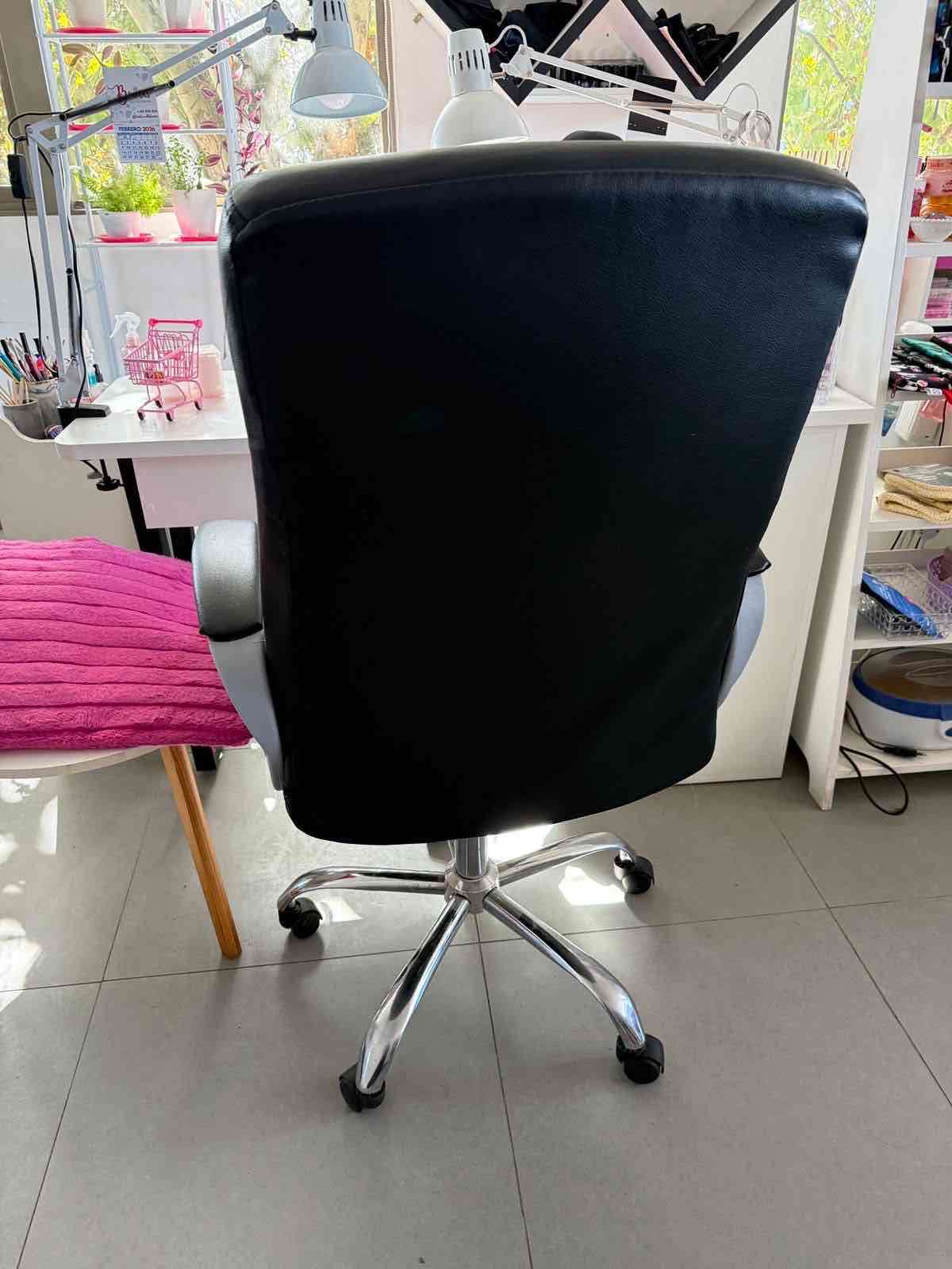 Silla de oficina en buen estado - miniatura 4