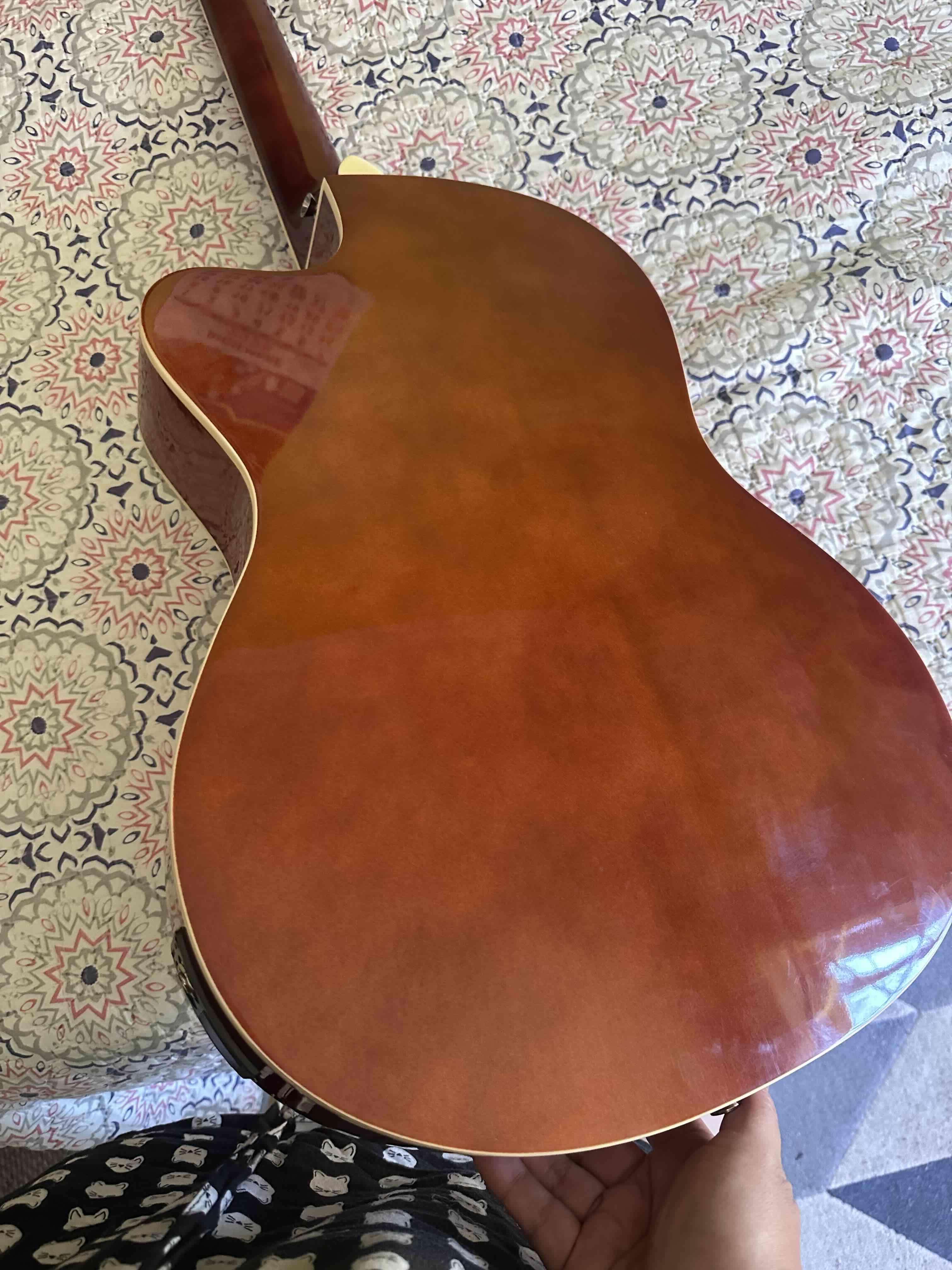 Guitarra electroacústica Freeman - miniatura 3