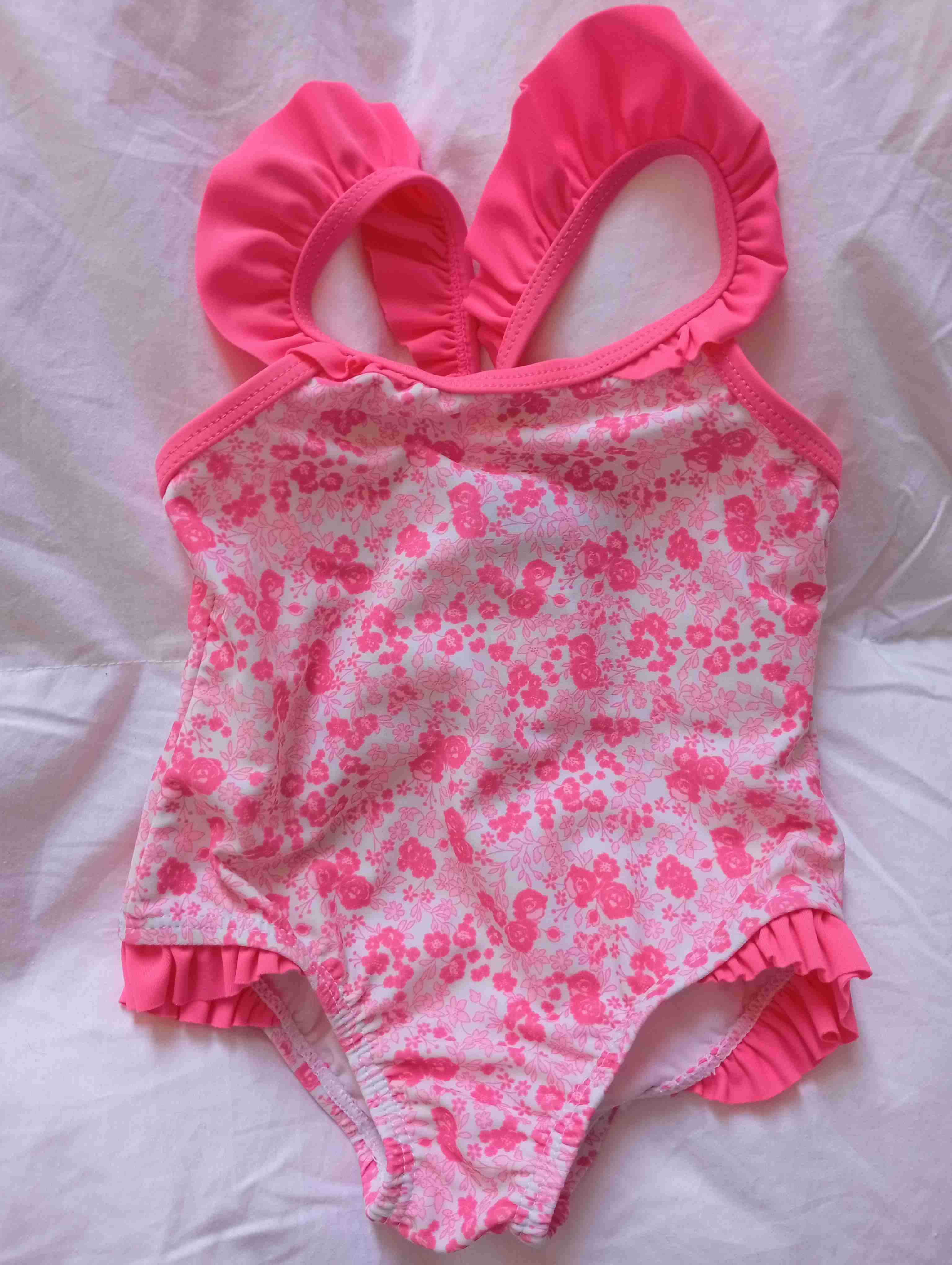 Traje de baño infantil floreado