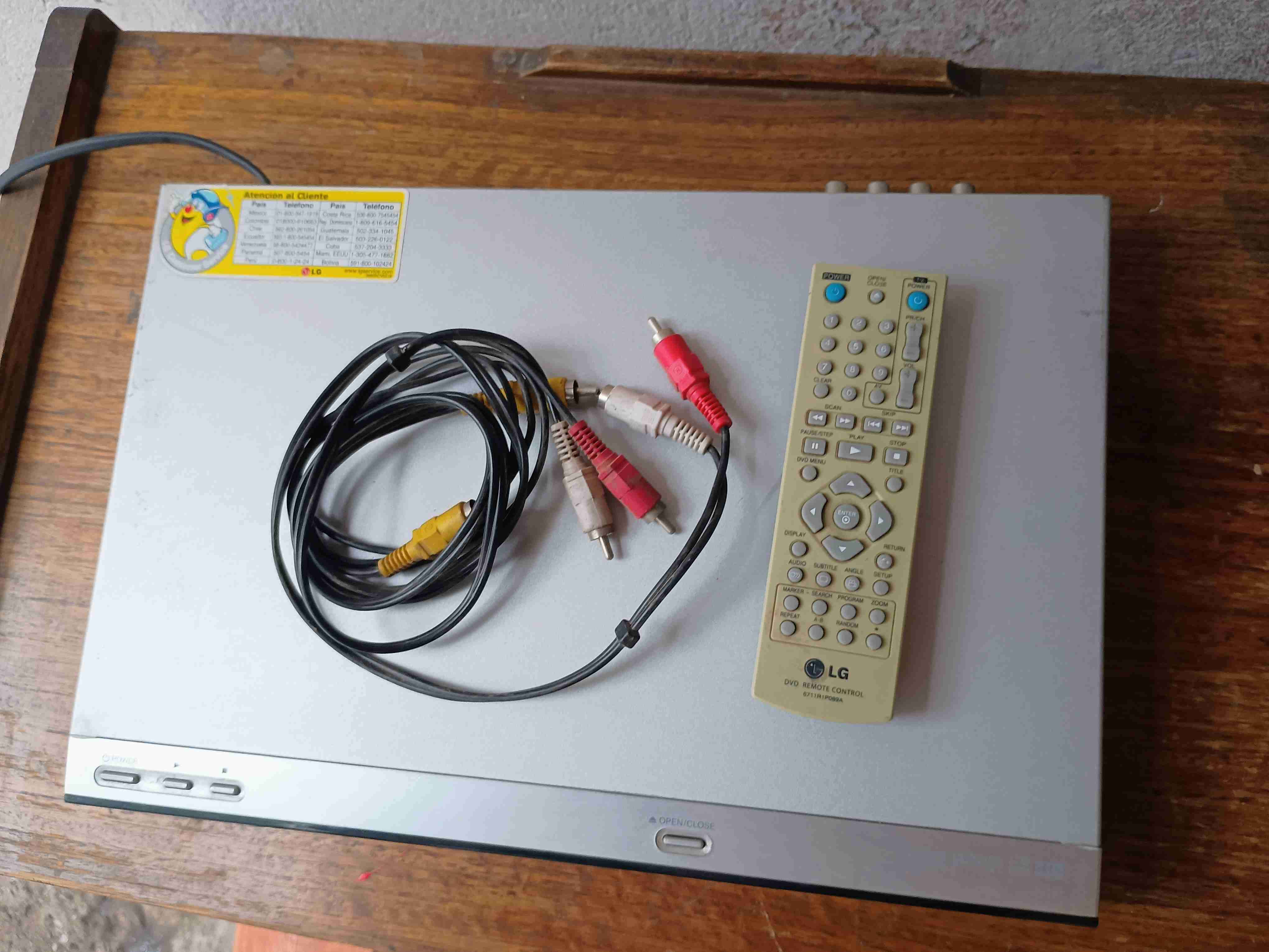 Reproductor DVD LG con control remoto - miniatura 3