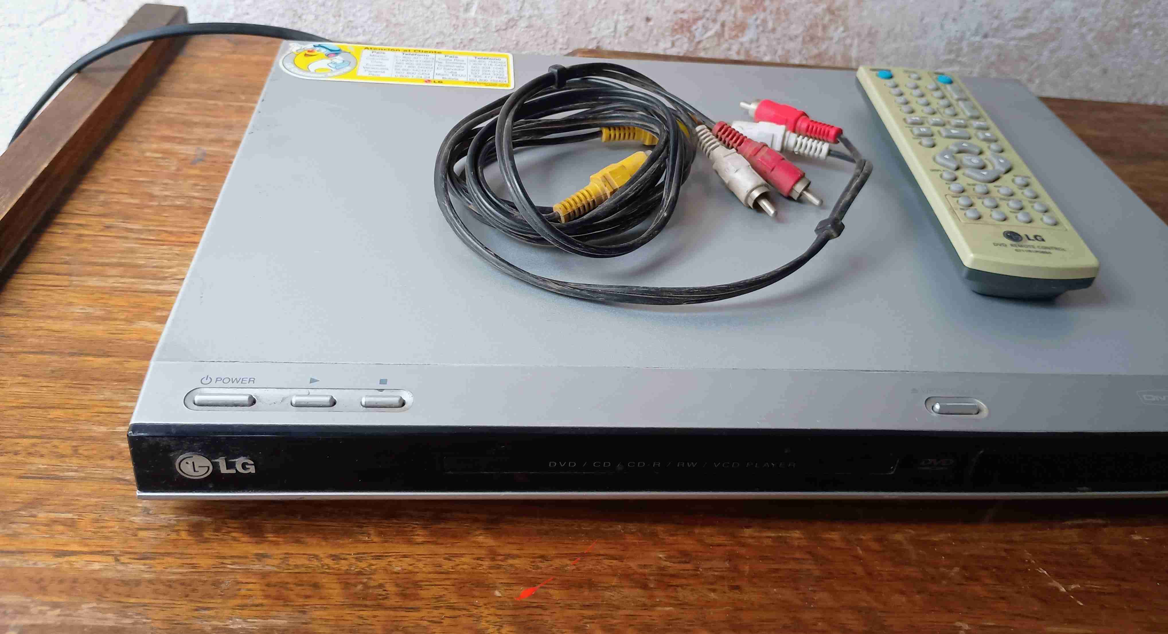 Reproductor DVD LG con control remoto - miniatura 4