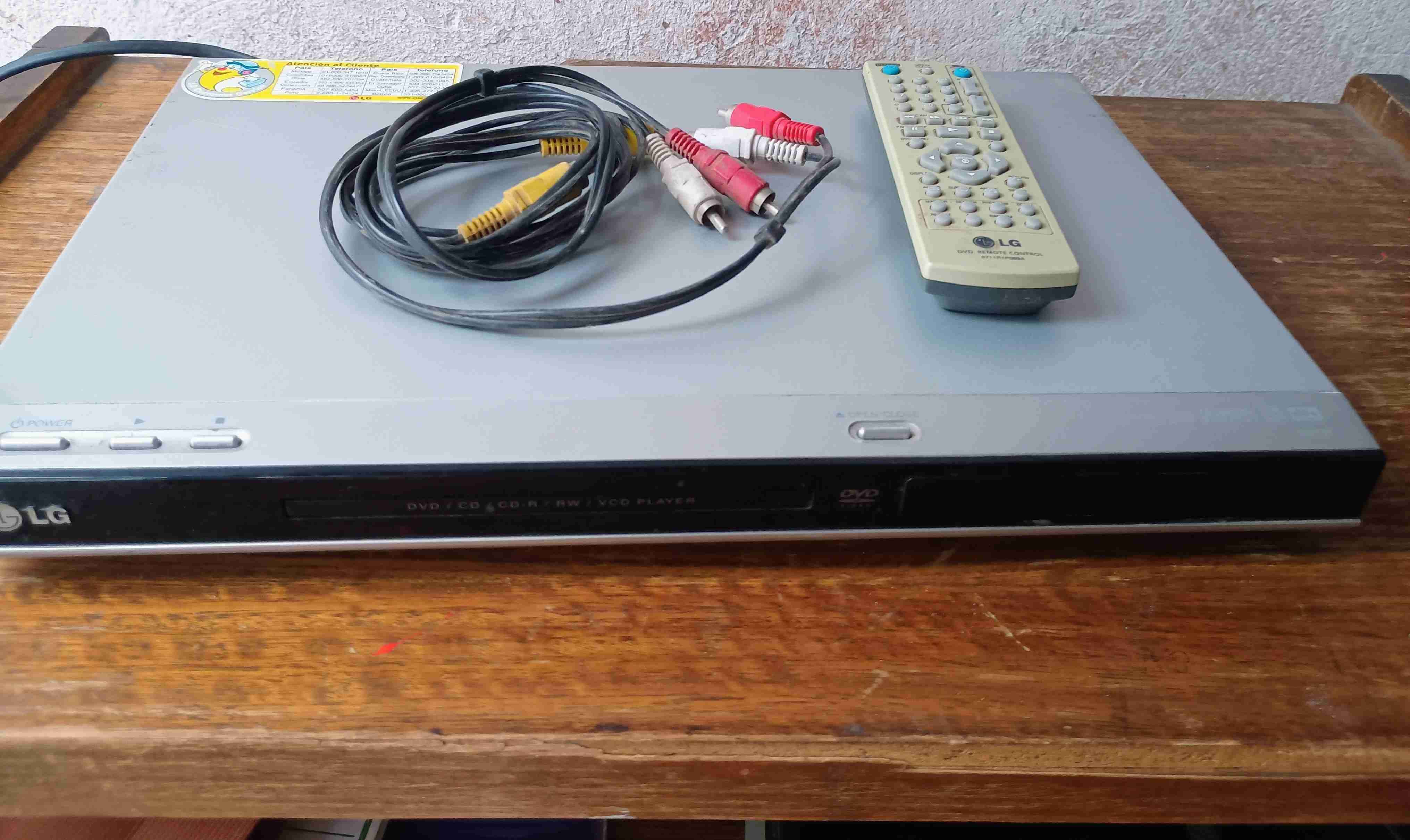 Reproductor DVD LG con control remoto - miniatura 6