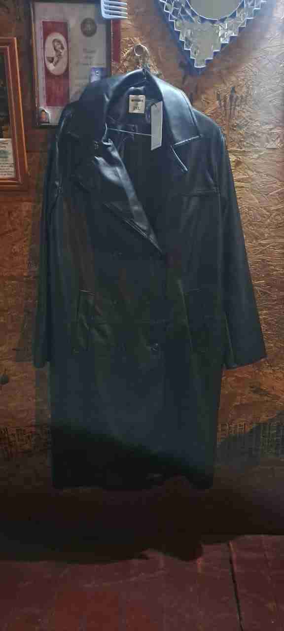 Chaqueta de cuero negra Opposite