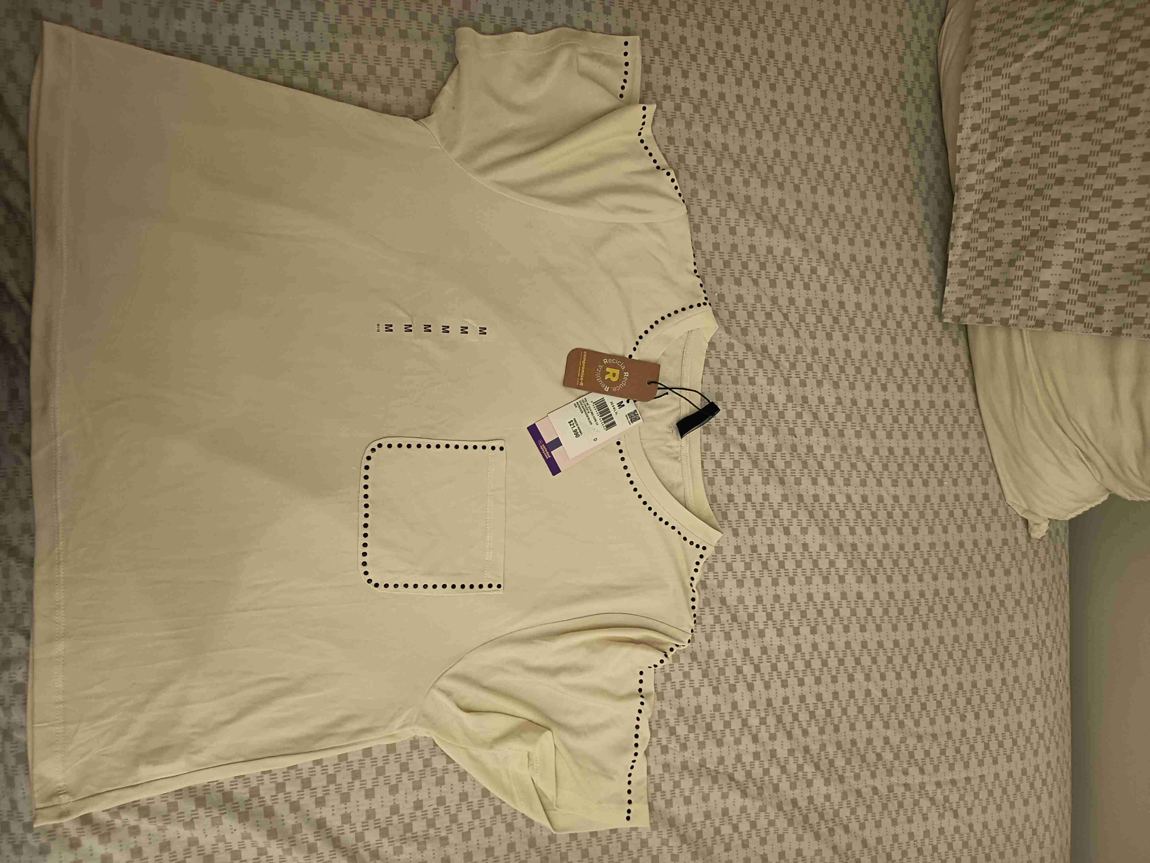 Polera beige con bolsillo