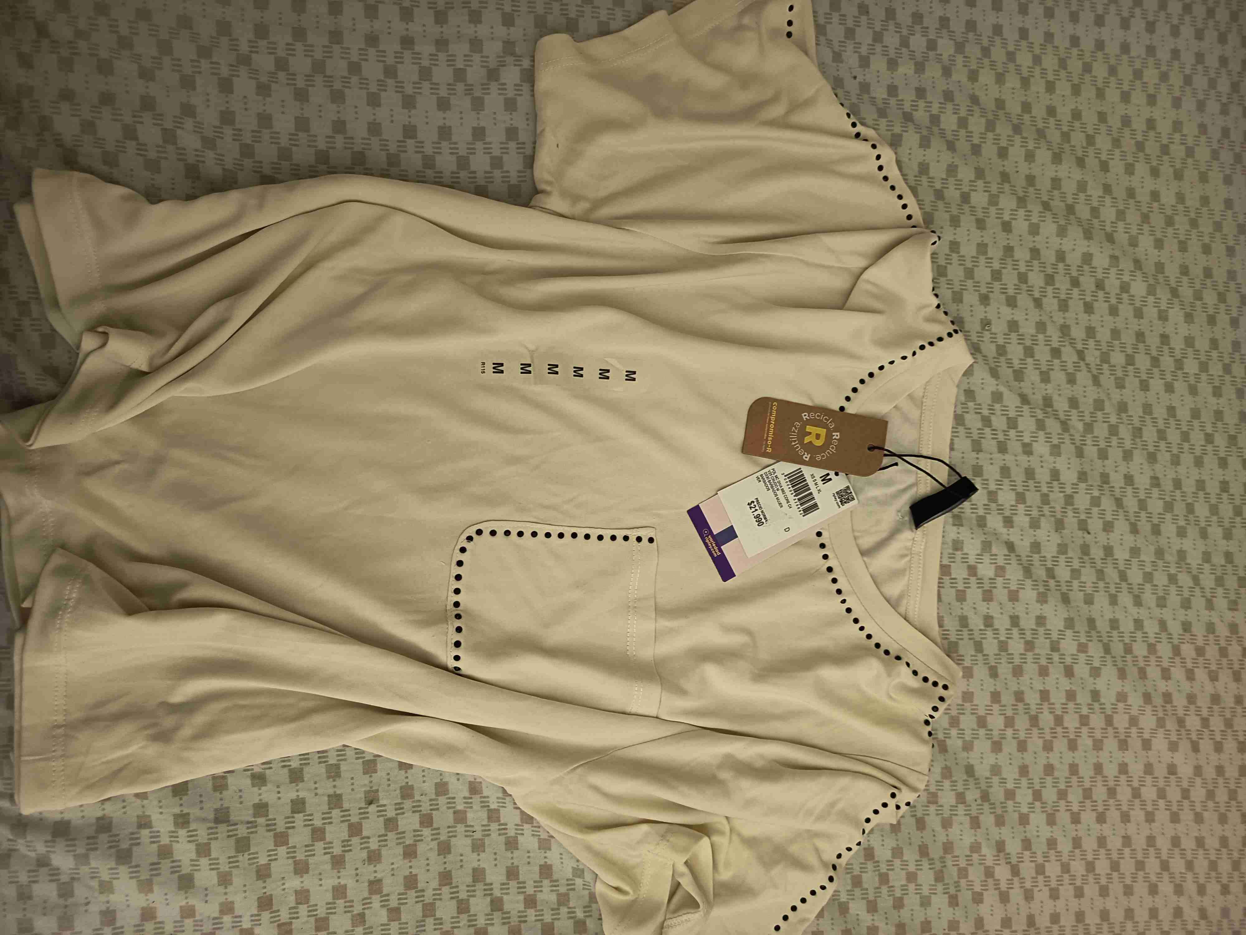 Polera beige con bolsillo - miniatura 2