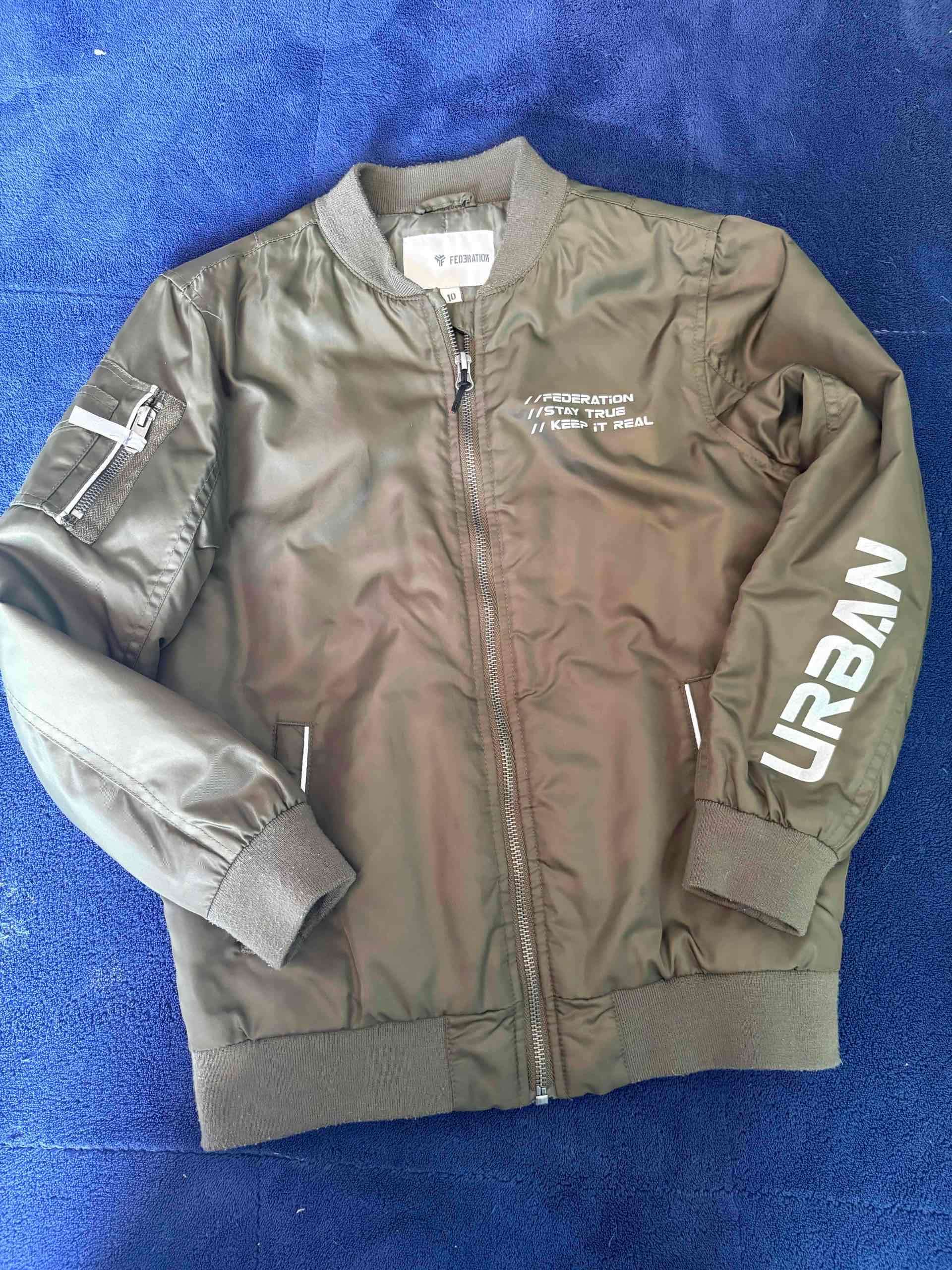 Chaqueta bomber verde oliva