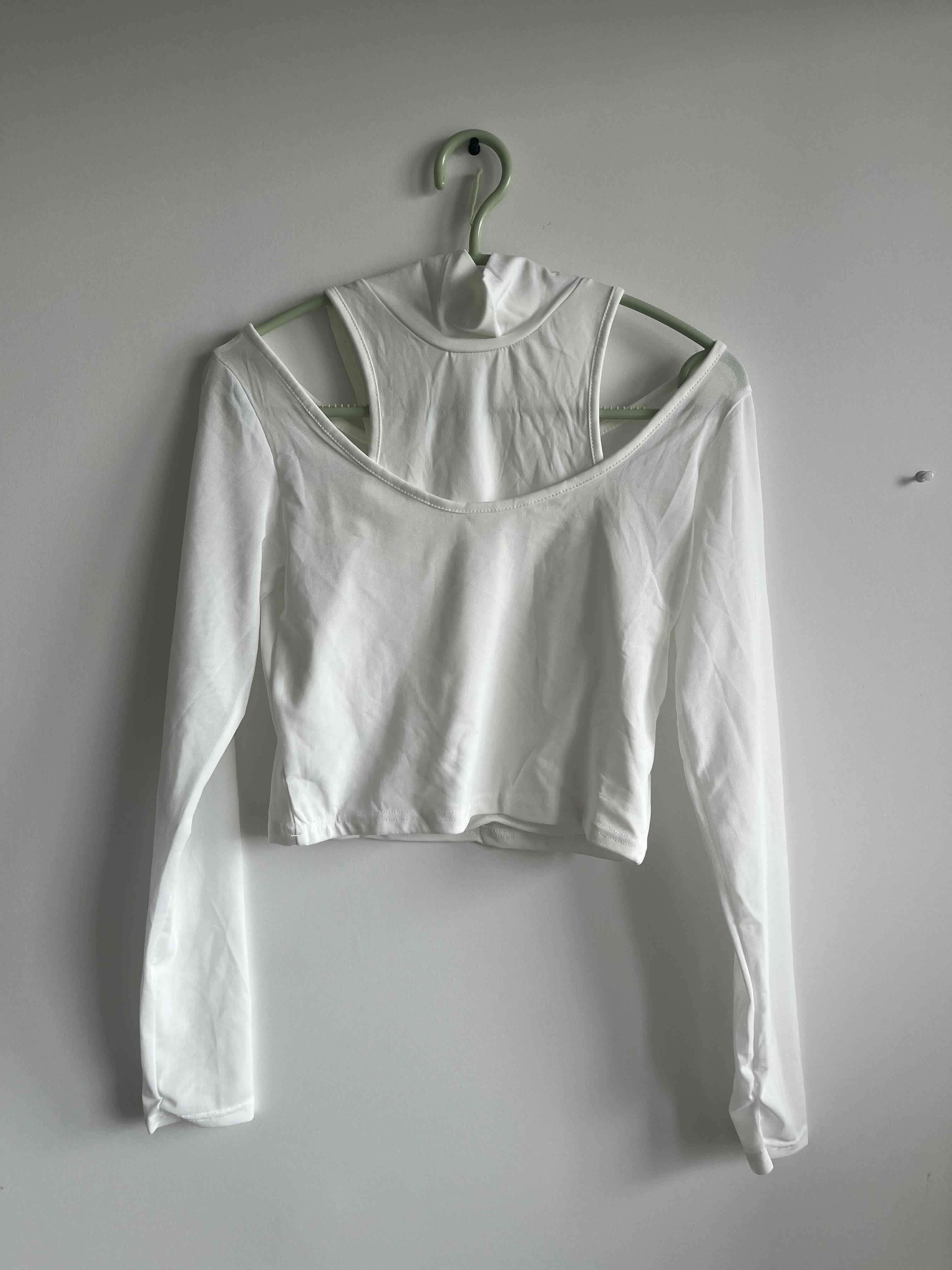 Polera blanca de mangas largas