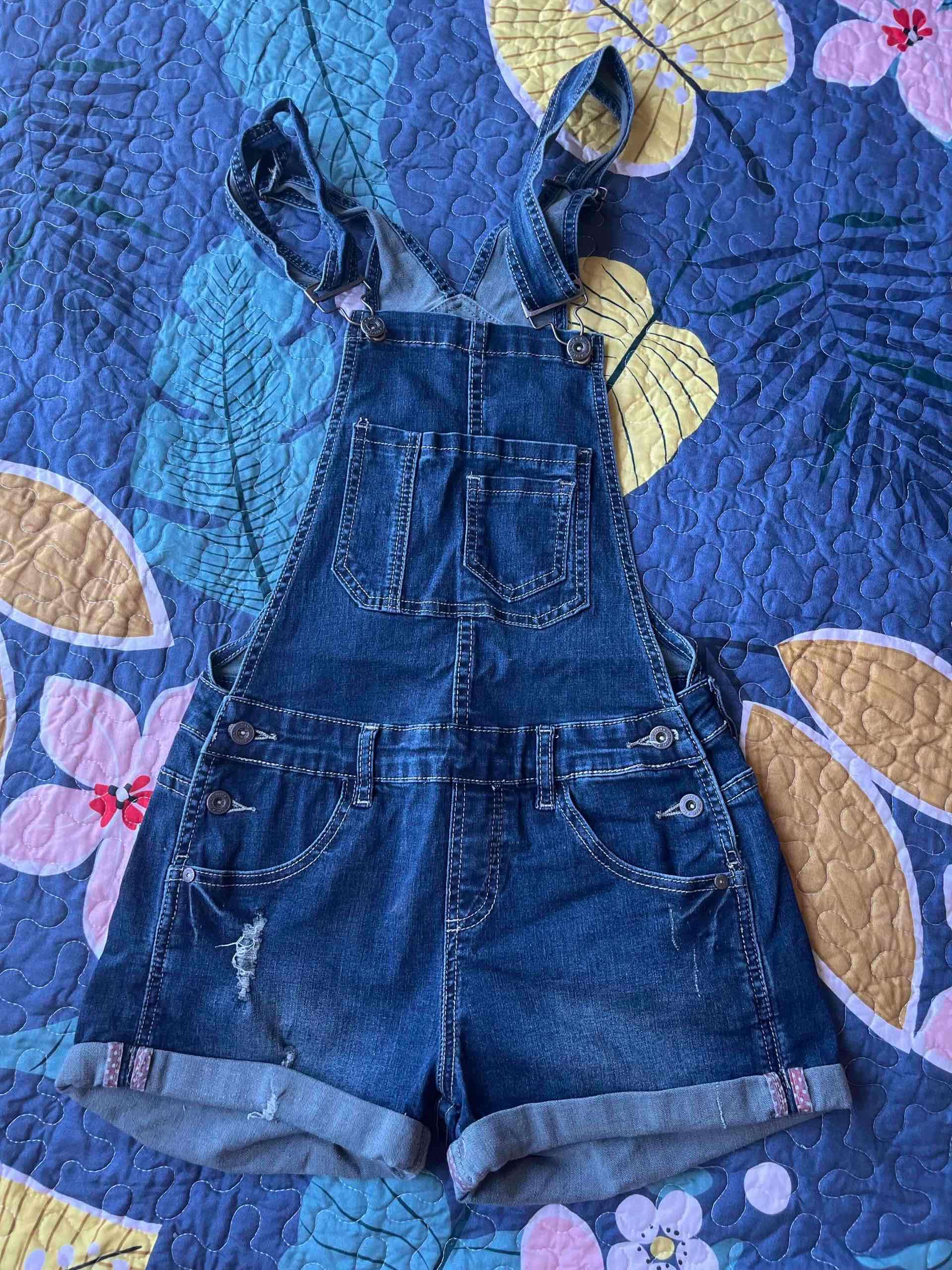 Jardinera corta de mezclilla