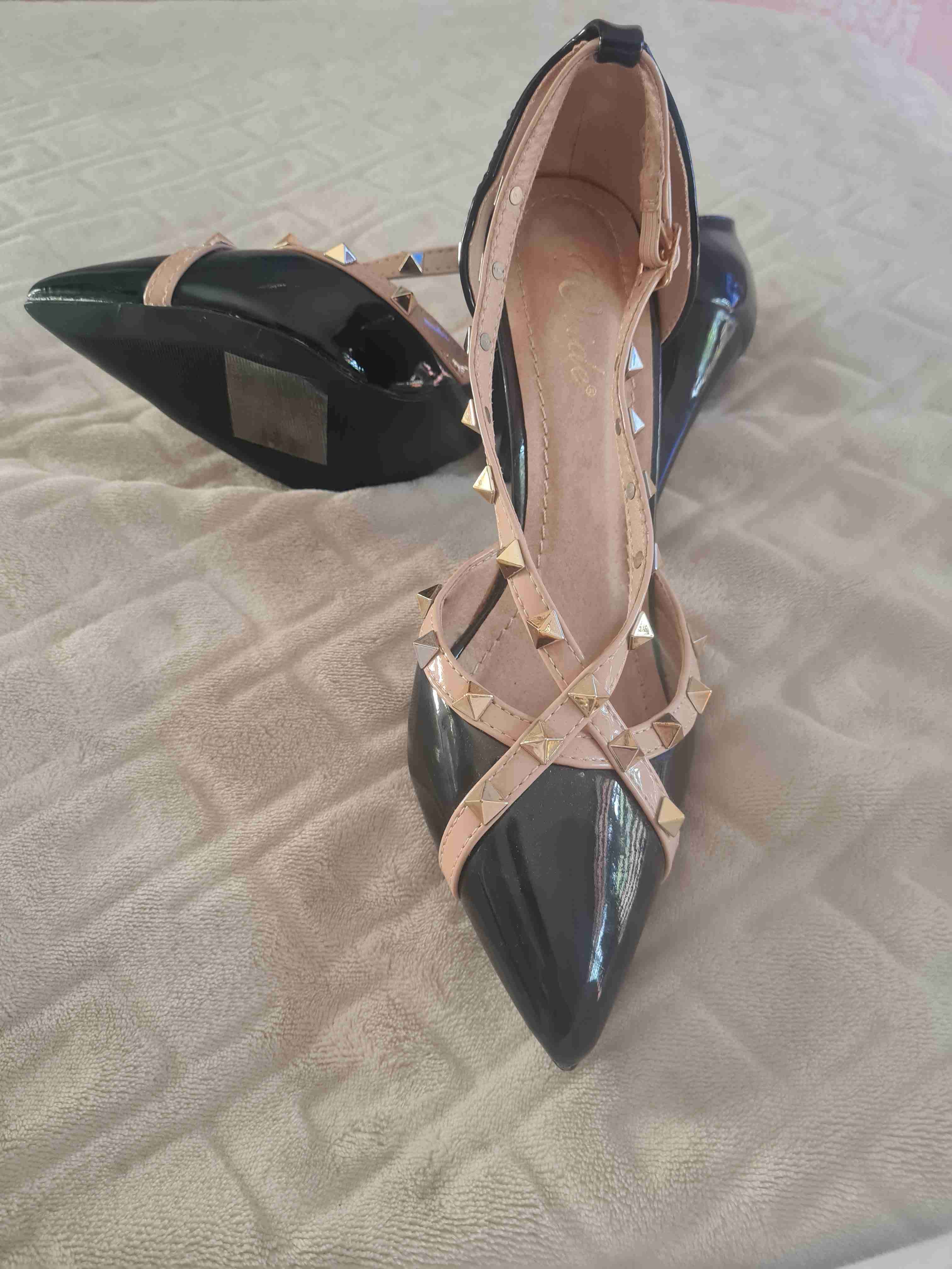 Zapatos de tacón negro con tachas - miniatura 2
