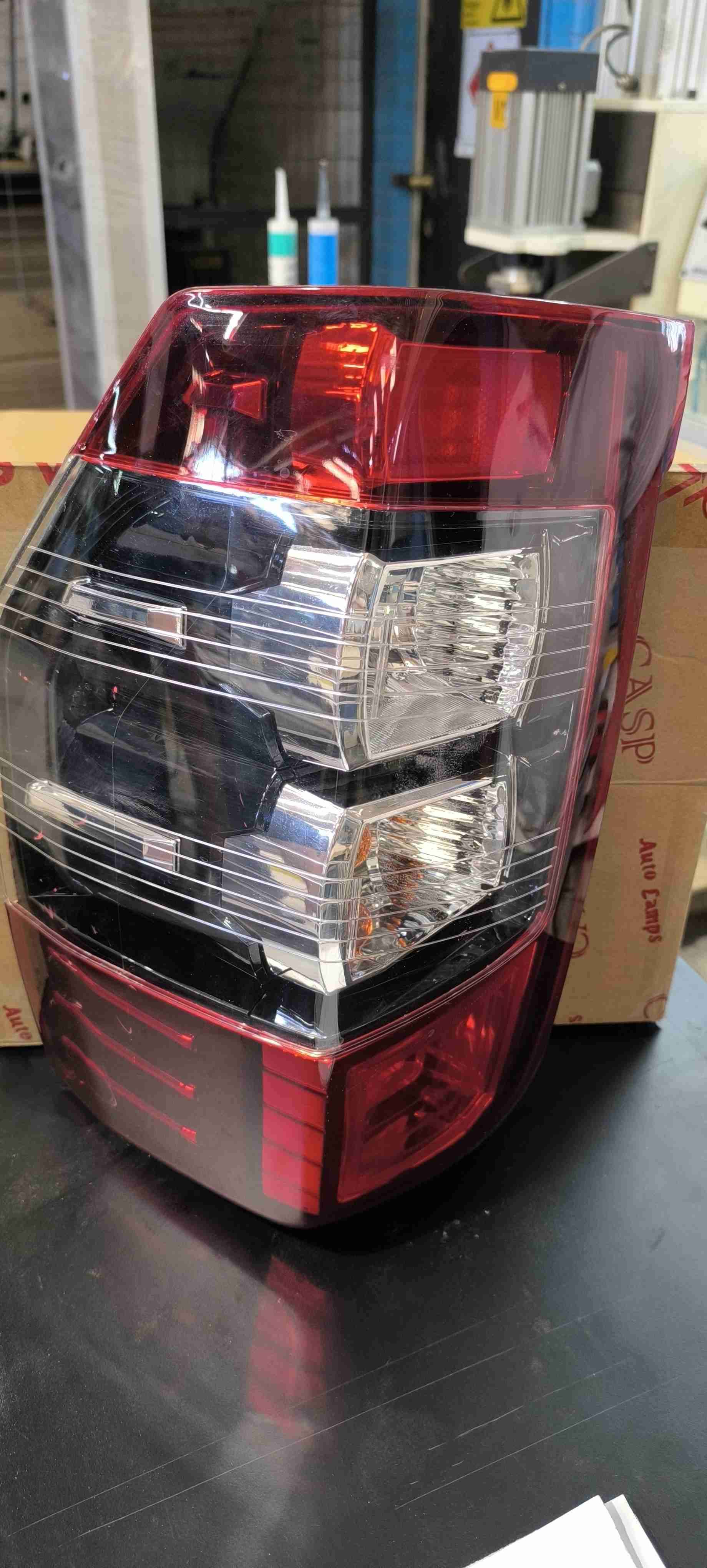 Foco trasero Izquierdo Mitsubishi L- 2000