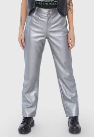 Pantalones plateados brillantes