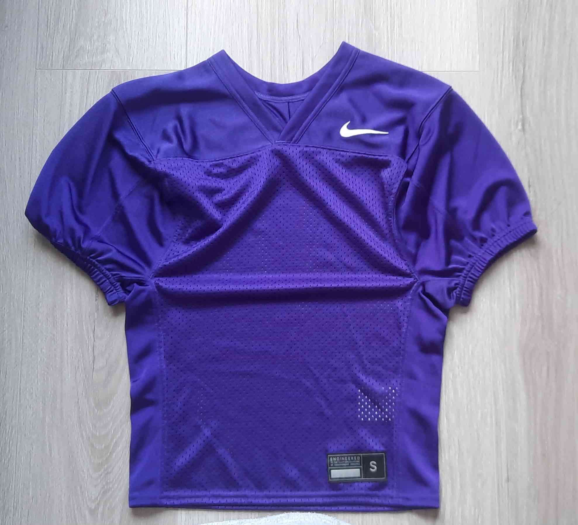 Camiseta morada deportiva Nike