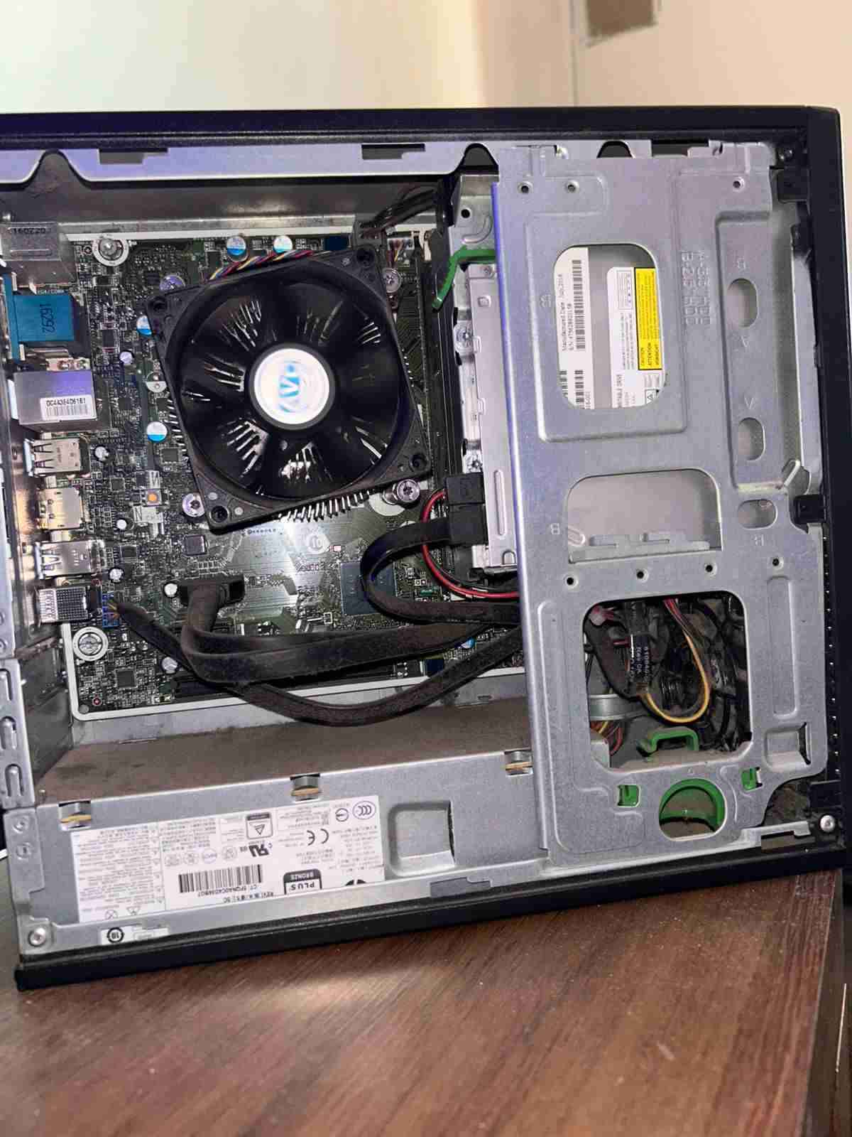 Computador HP ProDesk en buen estado - miniatura 2