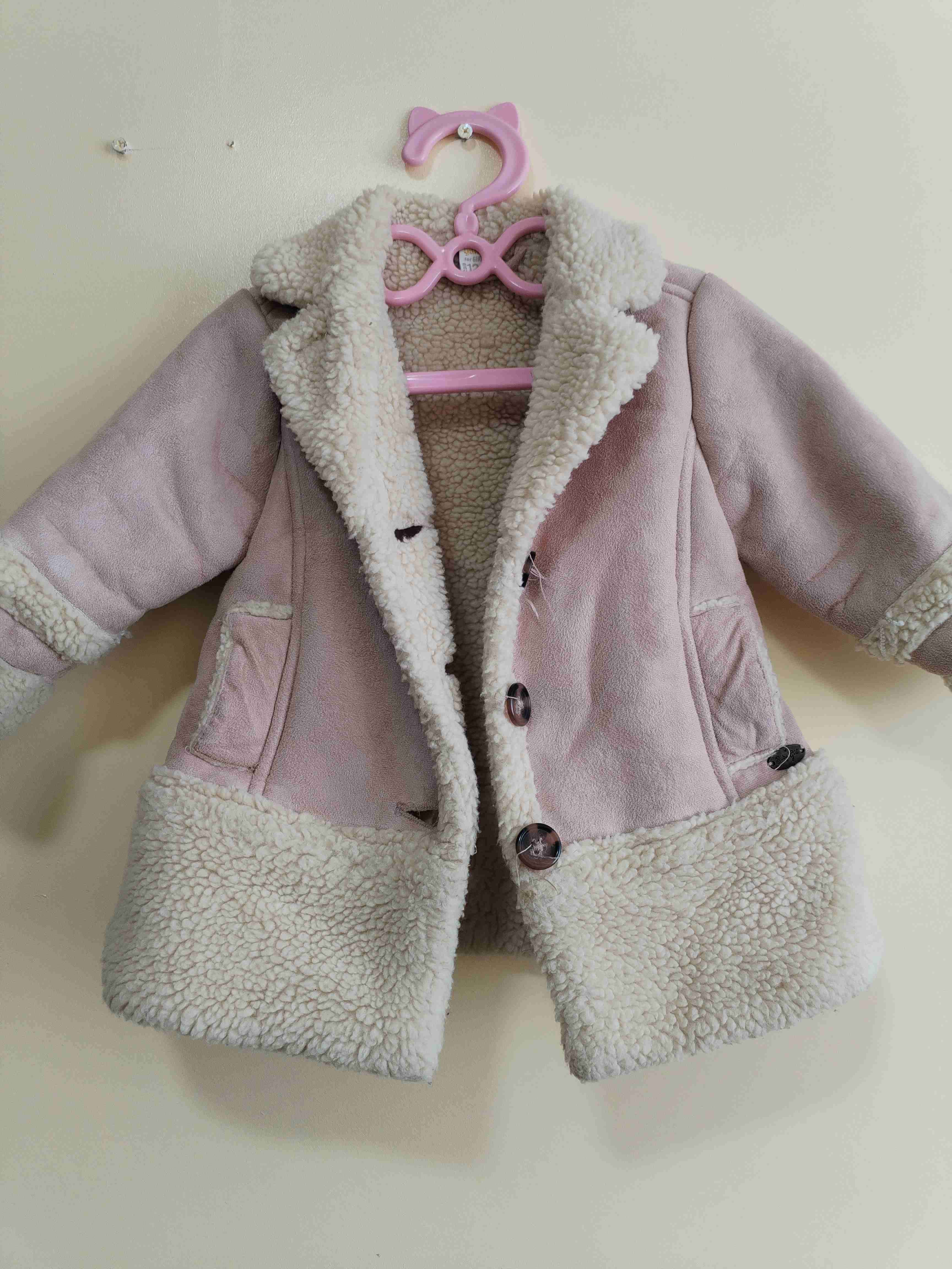Abrigo rosado con forro sherpa