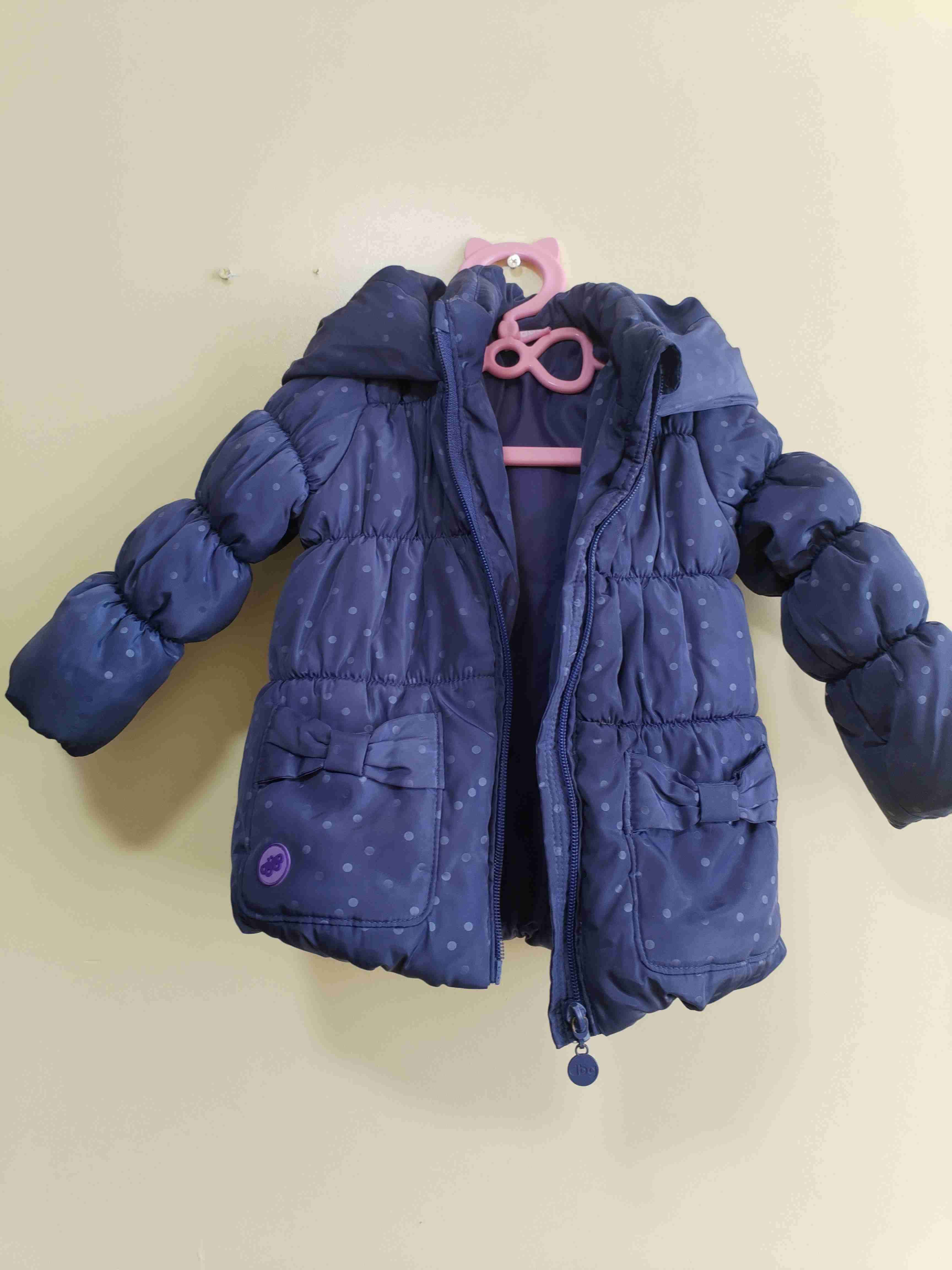 Chaqueta acolchada azul de niña
